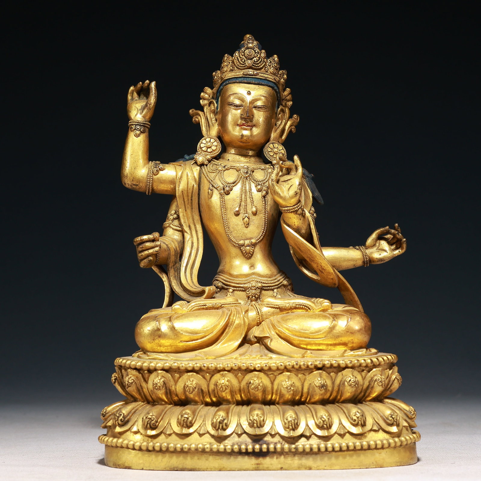 A Solemn Gilt Bronze Statue of Tara: A Solemn Gilt Bronze Statue of Tara,Ming Dynasty,China,Yongle Six-character Mark,Size:6.7inx4.3inx9.8in,Weight:3050g