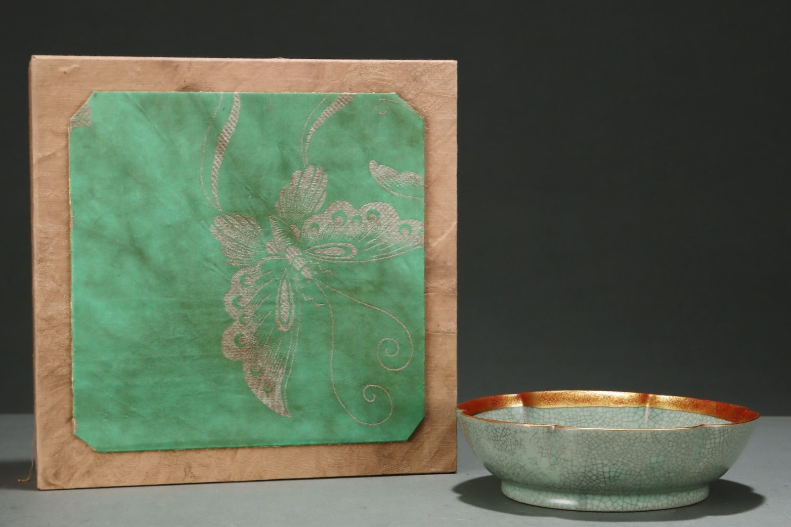 An Exquisite Crackled Ru Kiln Gold-Painted Floral Mouth Brush Washer With Dragon And Phoenix: An Exquisite Crackled Ru Kiln Gold-Painted Floral Mouth Brush Washer With Dragon And Phoenix Patterns,Song Dynasty,China,With Mark,Size:2inx6.7in,汝窑开片描金࿵