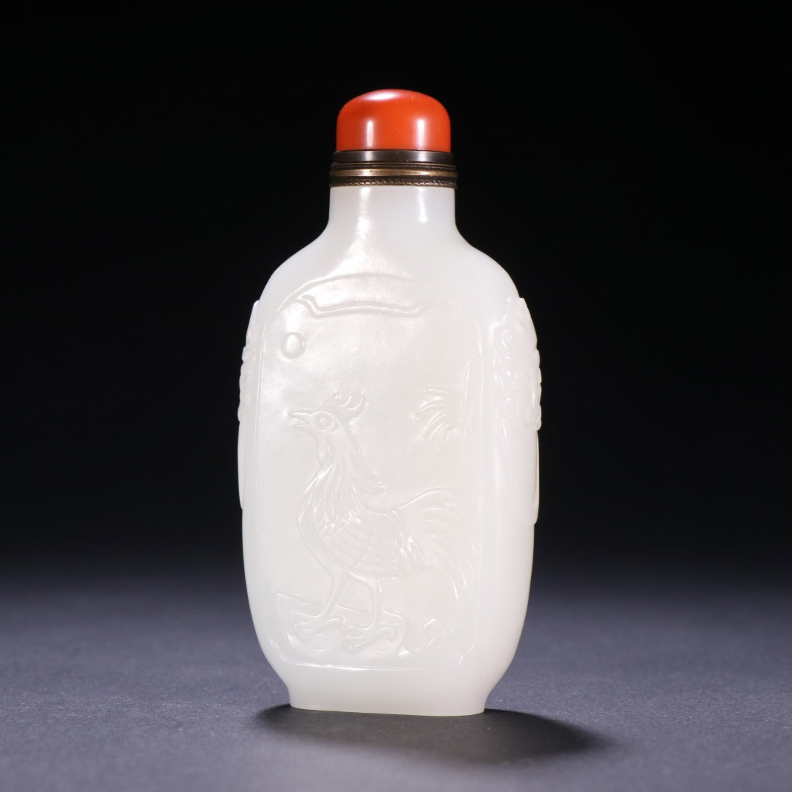 An Exquisite White Jade Snuff Bottle With Peaceful Living Motif: An Exquisite White Jade Snuff Bottle With Peaceful Living Motif,China Qing Dynasty,Dimensions:3.4inx1.7in,Weight:107g,白玉安居乐业鼻烟壶,中&