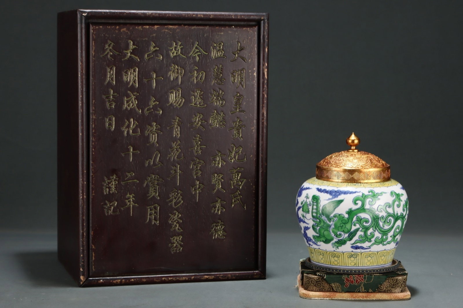 An Exquisite Doucai Tianzi Jar With Cloud And Dragon Patterns: An Exquisite Doucai Tianzi Jar With Cloud And Dragon Patterns,Ming Dynasty,China,Size:6.7inx5.6in,斗彩云龙纹天字罐,中国明代