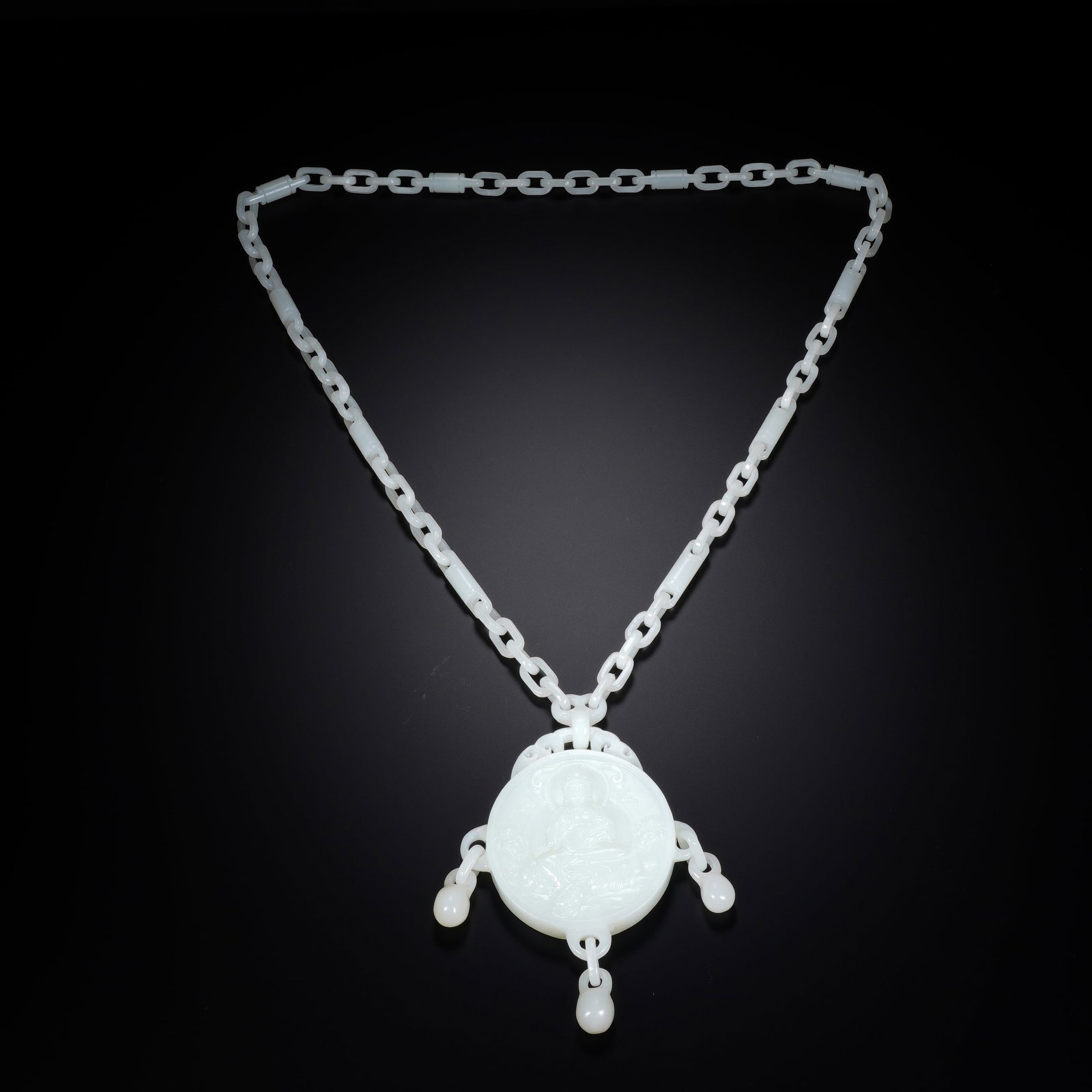 An Exquisite White Jade Guanyin Pendant: An Exquisite White Jade Guanyin Pendant,Qing Dynasty,China. Dimensions:18.5inx2.3inx0.4in. Weight:146g,白玉观音吊坠,中国清代