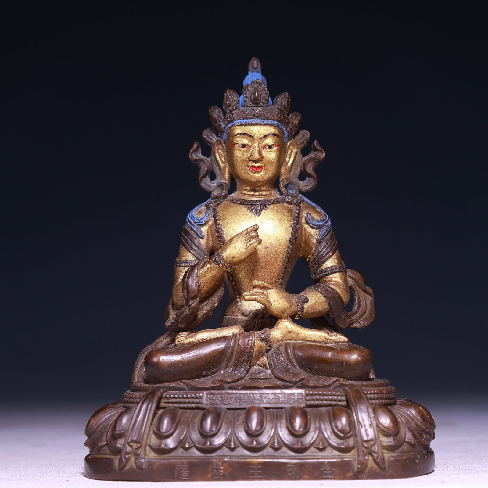 A Solemn Gilt Bronze Statue of Bodhisattva: A Solemn Gilt Bronze Statue of Bodhisattva,Qing Dynasty,China,Qianlong Mark,Size:4.3inx3.1inx5.7in,Weight:1150g 铜鎏金菩萨像,中国清代,ߙ