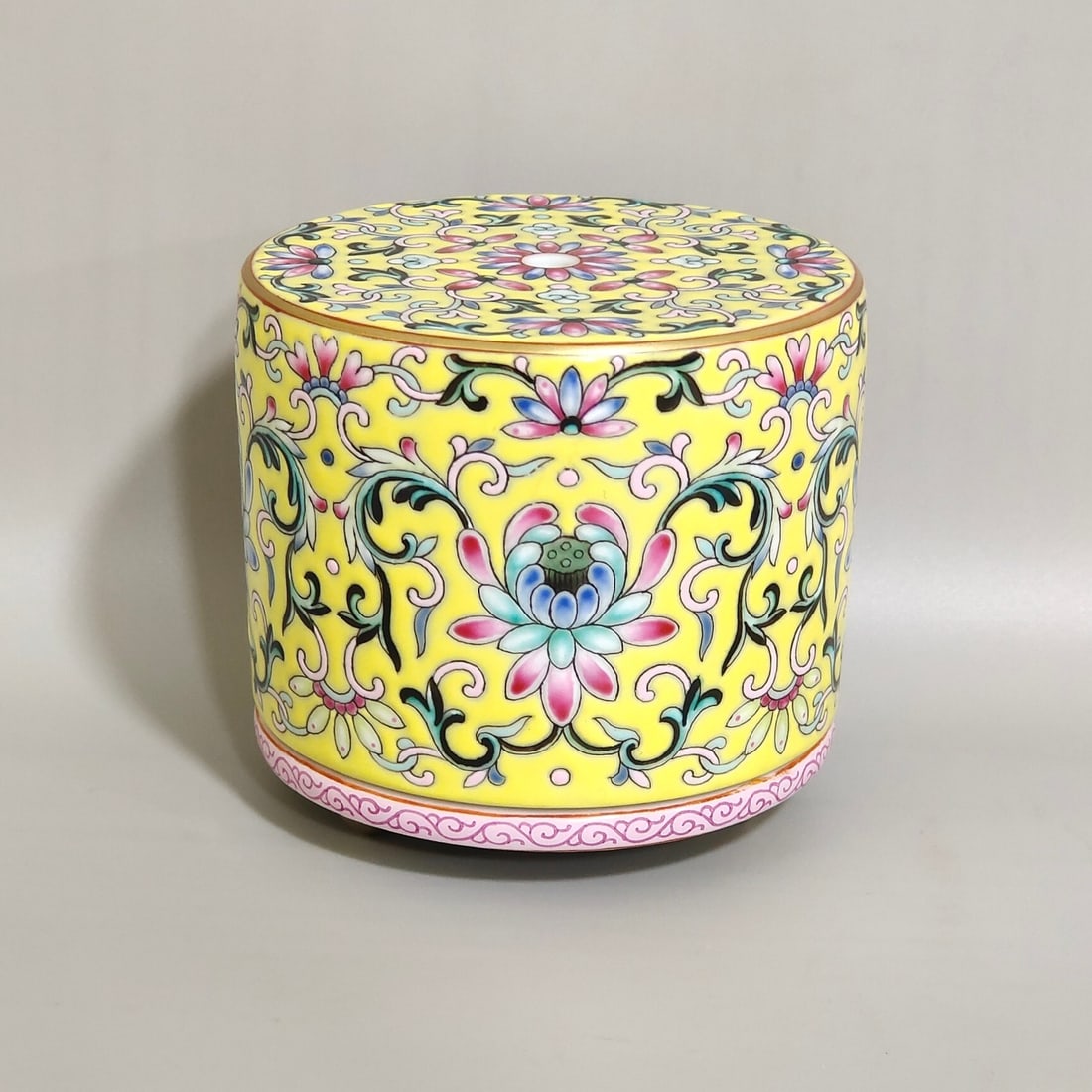 An Exquisite Thumb Ring Box With Yellow Ground,Auspicious Cloud And Five Blessings Motifs (1 of 9)