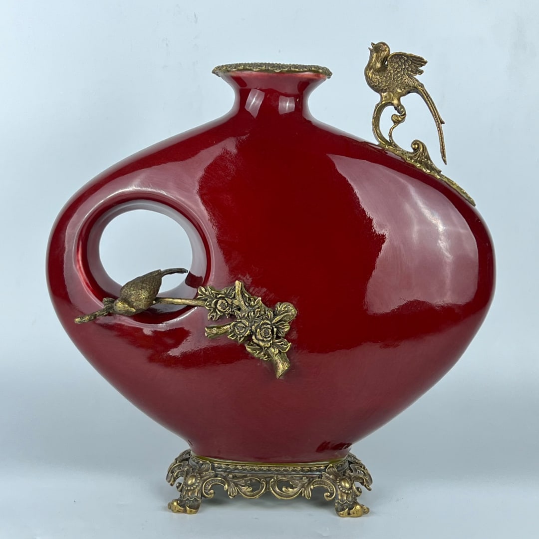 An Exquisite Sacrificial Red Glaze Flat Vase With Copper Flower And Bird Decorations: An Exquisite Sacrificial Red Glaze Flat Vase With Copper Flower And Bird Decorations,China Qing Dynasty,Six-Character Yongzheng Mark,Dimensions:15inx15.4in,祭红釉镶铜!