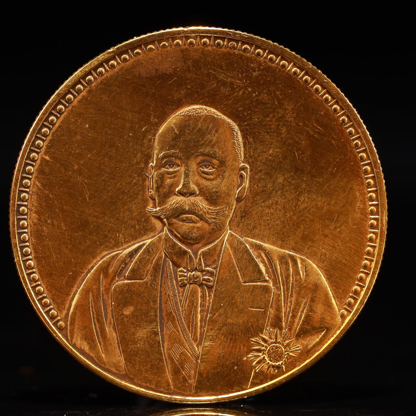 An Exquisite Sterling silver-Gilt Coin: An Exquisite Sterling silver-Gilt Coin,the Republic of China, Size:1.5in Weight:37.5g 纯银鎏金硬币