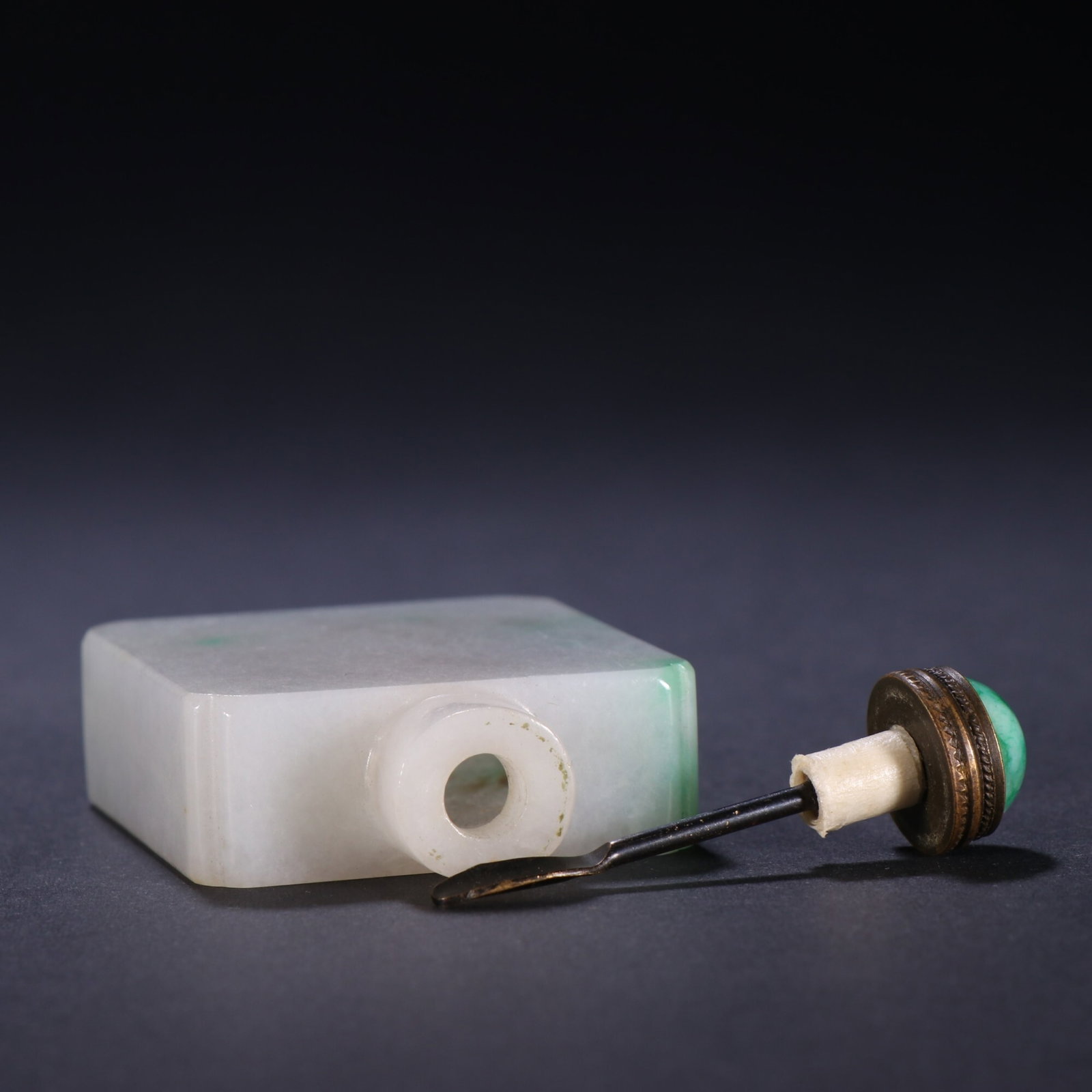 An Exquisite Plain Square Jadeite Snuff Bottle - 8