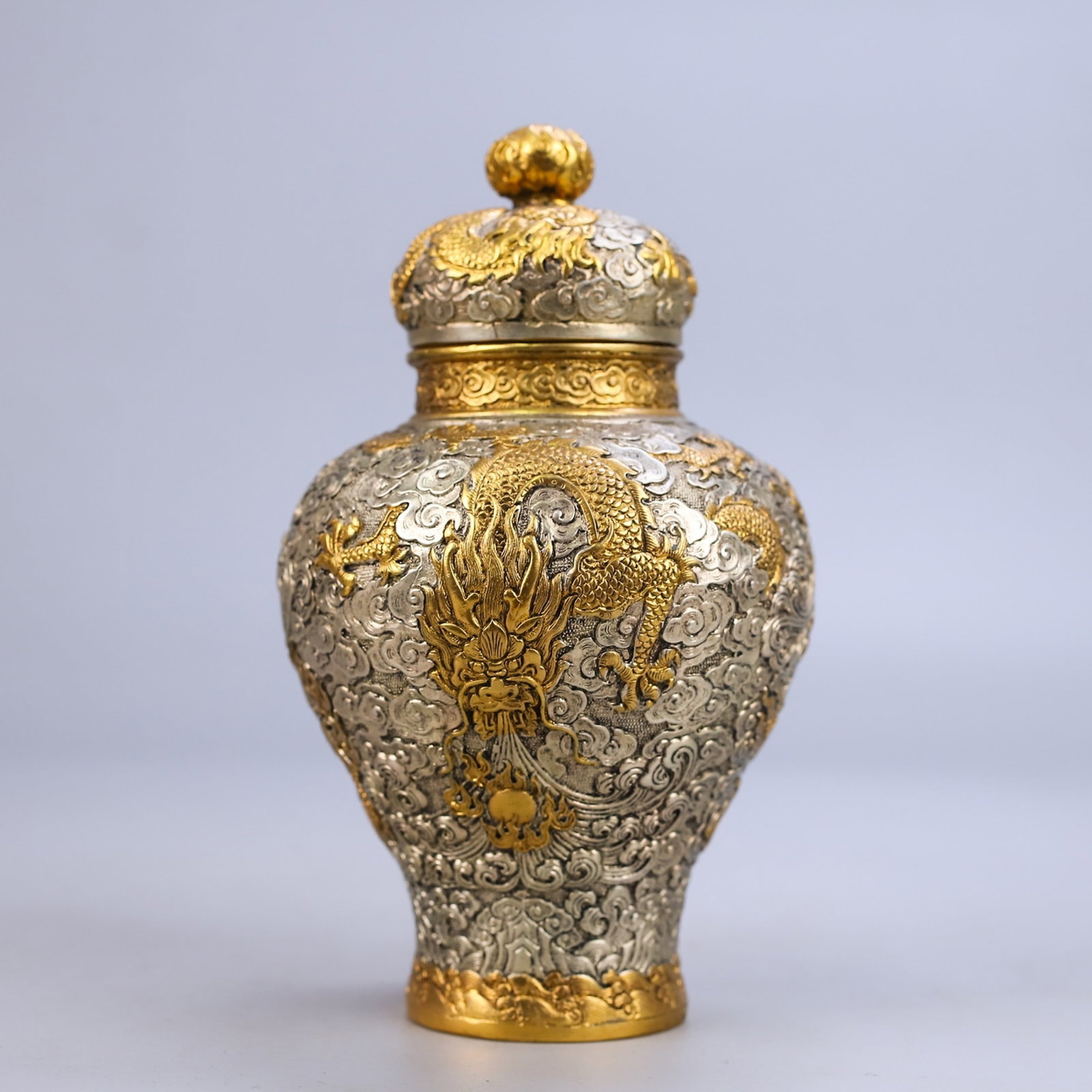 An Exquisite Partially Gilt Bronze Lidded Jar With Carved Cloud And Dragon Patterns: An Exquisite Partially Gilt Bronze Lidded Jar With Carved Cloud And Dragon Patterns,China,Qing Dynasty,Four Character Qianlong Mark,Dimensions:6.7inx3.9in,Weight:585g,铜局部鎏&