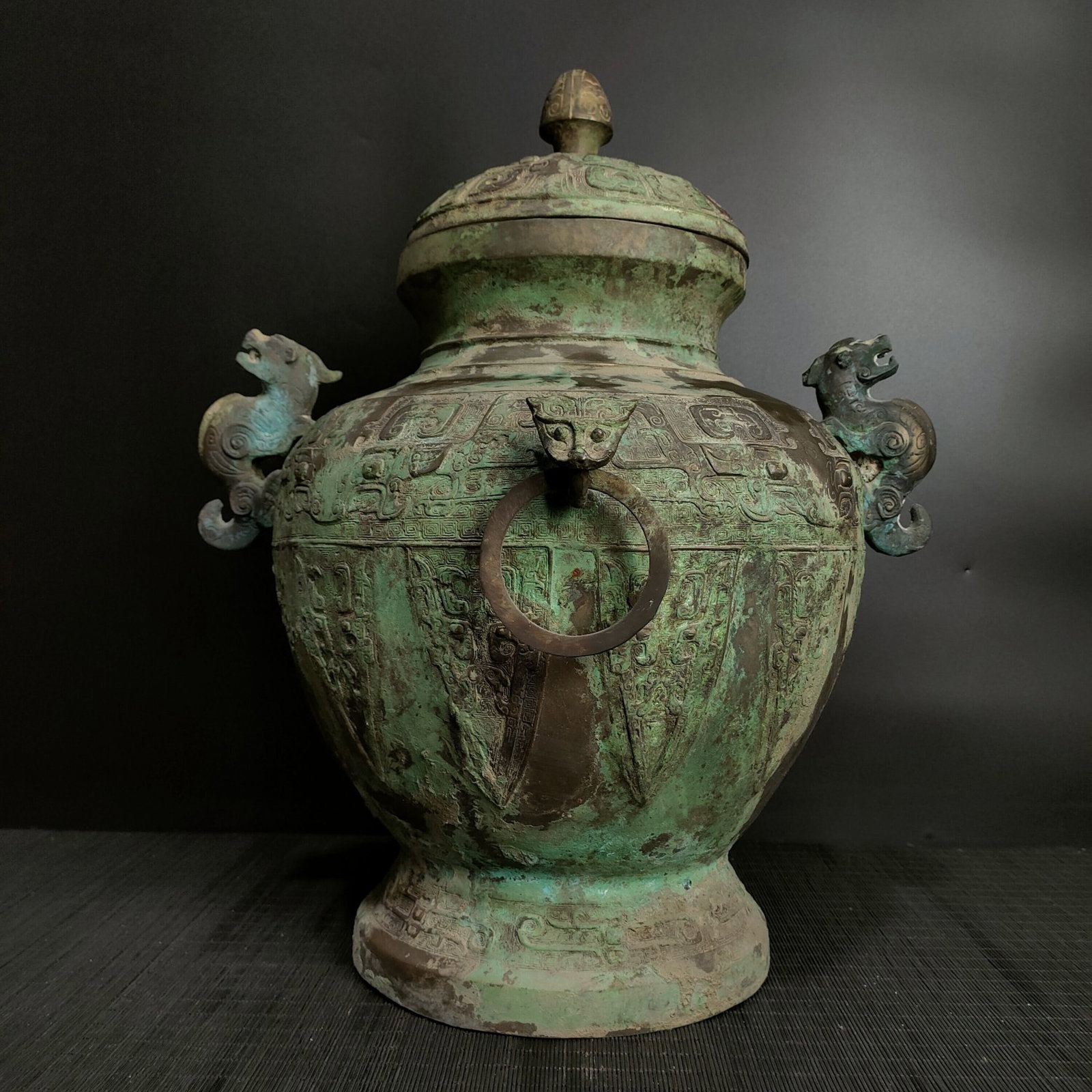 A Fine Bronze Wine Jar With Animal?Head Ears And Ring Handles: A Fine Bronze Wine Jar With Animal‑Head Ears And Ring Handles,Chinese Shang‑Zhou Period,Dimensions:19.7inx16.1in,Weight:8200g,青铜兽耳衔环罍,È