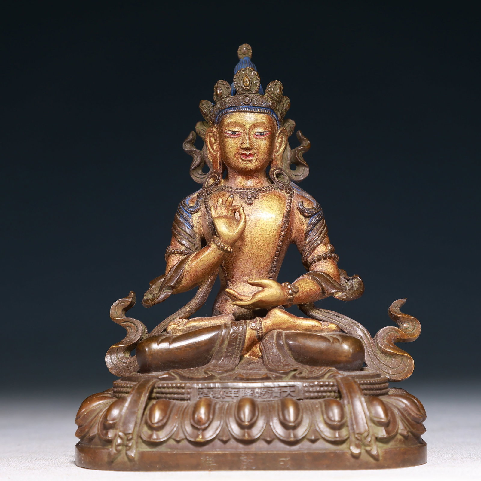 A Solemn Gilt Bronze Statue of Bodhisattva: A Solemn Gilt Bronze Statue of Bodhisattva,Qing Dynasty,China,Qianlong Mark,Size:4.3inx3.1inx6.1in,Weight:1200g 铜鎏金菩萨像,中国清代,ߙ
