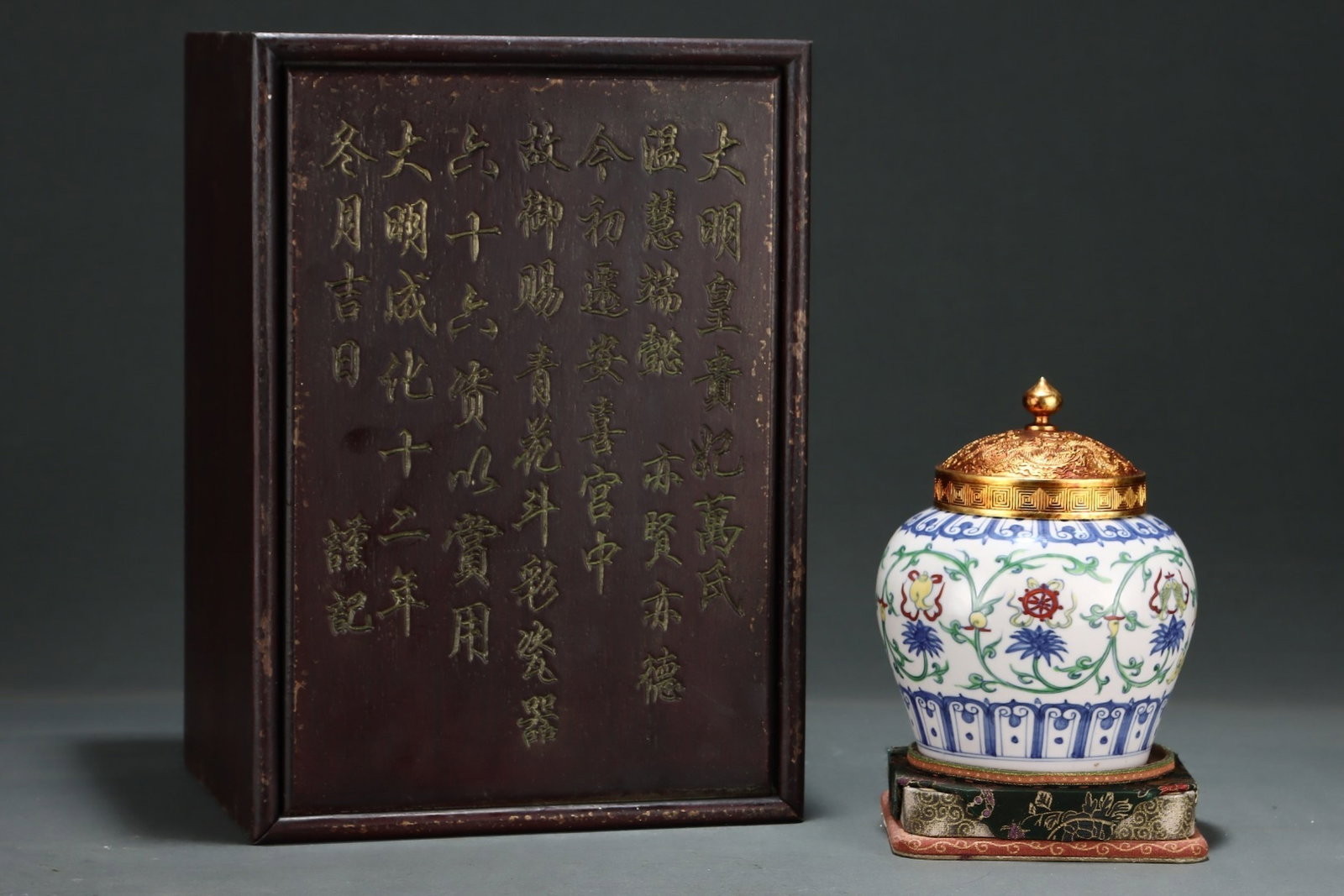 An Exquisite Doucai Tianzi Jar With Eight Treasures Patterns: An Exquisite Doucai Tianzi Jar With Eight Treasures Patterns,Ming Dynasty,China,Size:6.8inx5.6in,斗彩八宝纹天字罐,中国明代