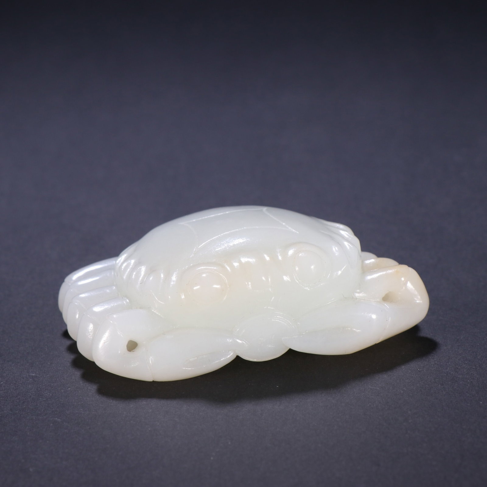 An Exquisite White Jade Crab Hand Piece Symbolizing Wealth From All Directions: An Exquisite White Jade Crab Hand Piece Symbolizing Wealth From All Directions,China Qing Dynasty,Dimensions:0.9inx2.7in,Weight:111g,白玉八方来财螃蟹