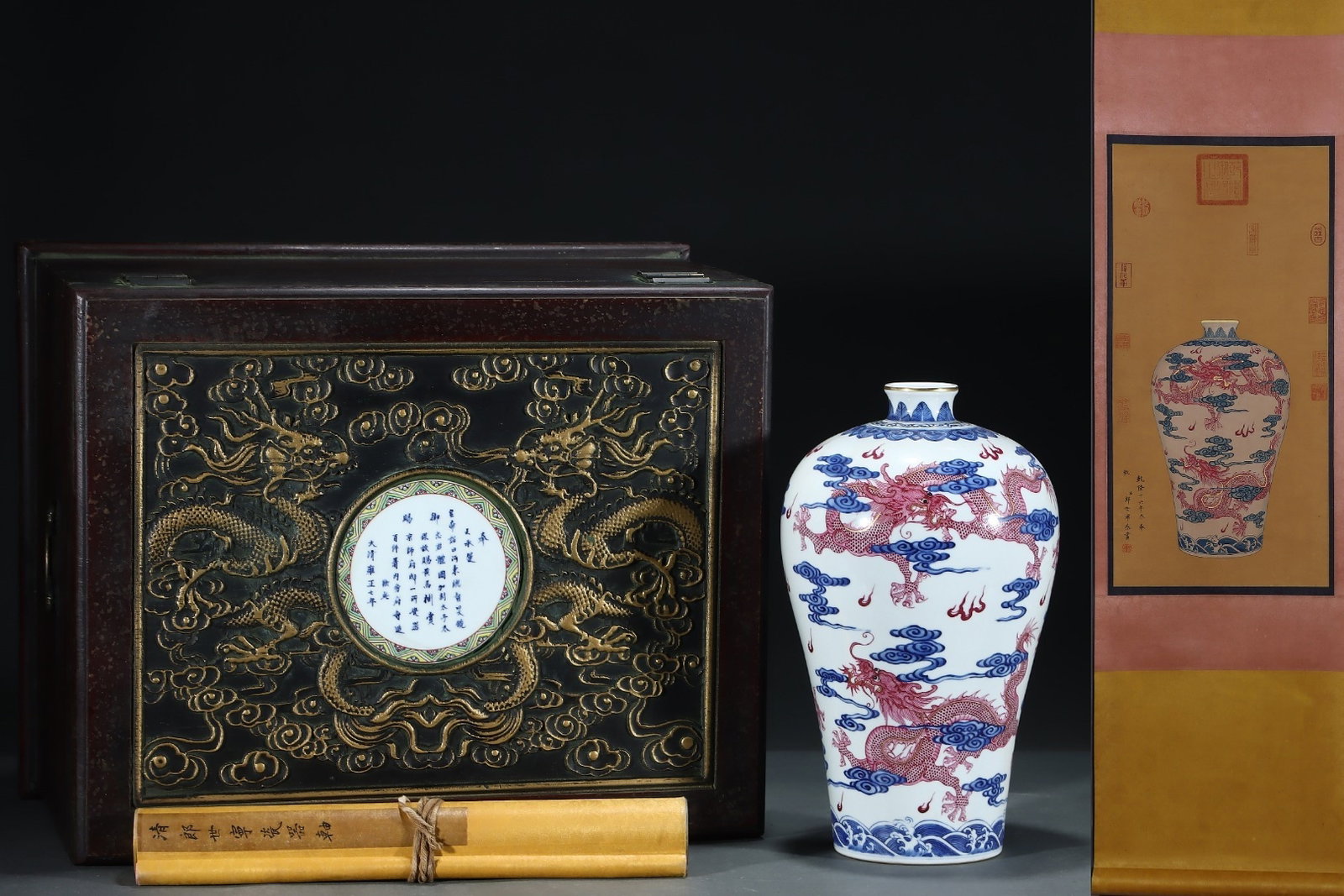 An Exquisite Gold-Painted Plum Vase With Blue And White Rouge Red Cloud And Dragon Patterns: An Exquisite Gold-Painted Plum Vase With Blue And White Rouge Red Cloud And Dragon Patterns,Qing Dynasty,China,Yongzheng Six-character Mark,Size:13.2inx7.9in,青花胭脂红&#