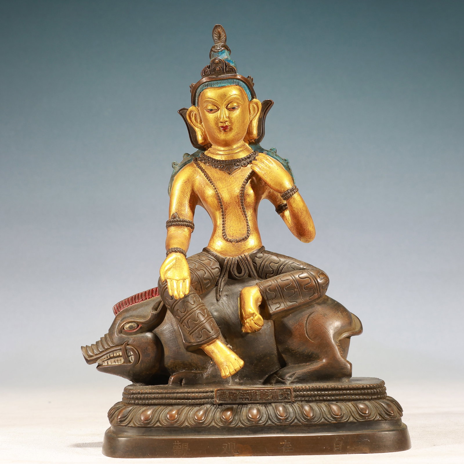A Solemn Gilt Bronze Statue of Amitayus: A Solemn Gilt Bronze Statue of Amitayus,Qing Dynasty, China,Qianlong Mark,Size:7.1inx3.1inx10.6in,Weight:2500g