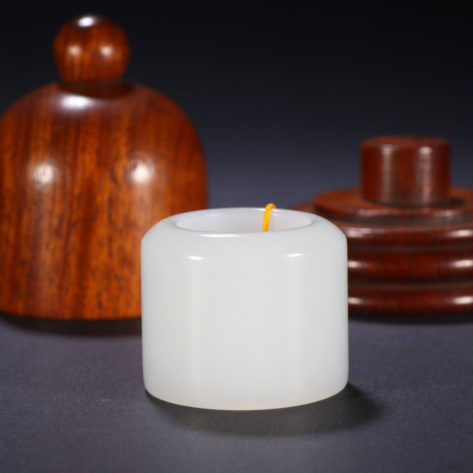 An Exquisite Plain White Jade Thumb Ring - 6