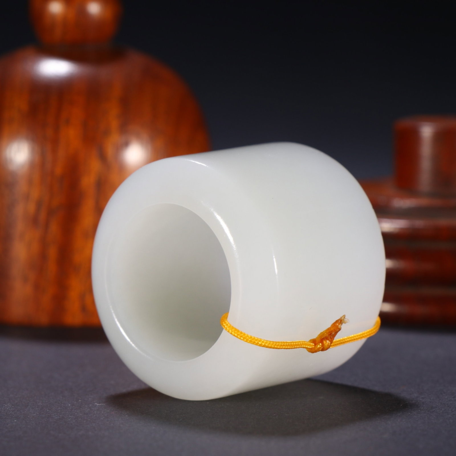 An Exquisite Plain White Jade Thumb Ring - 8