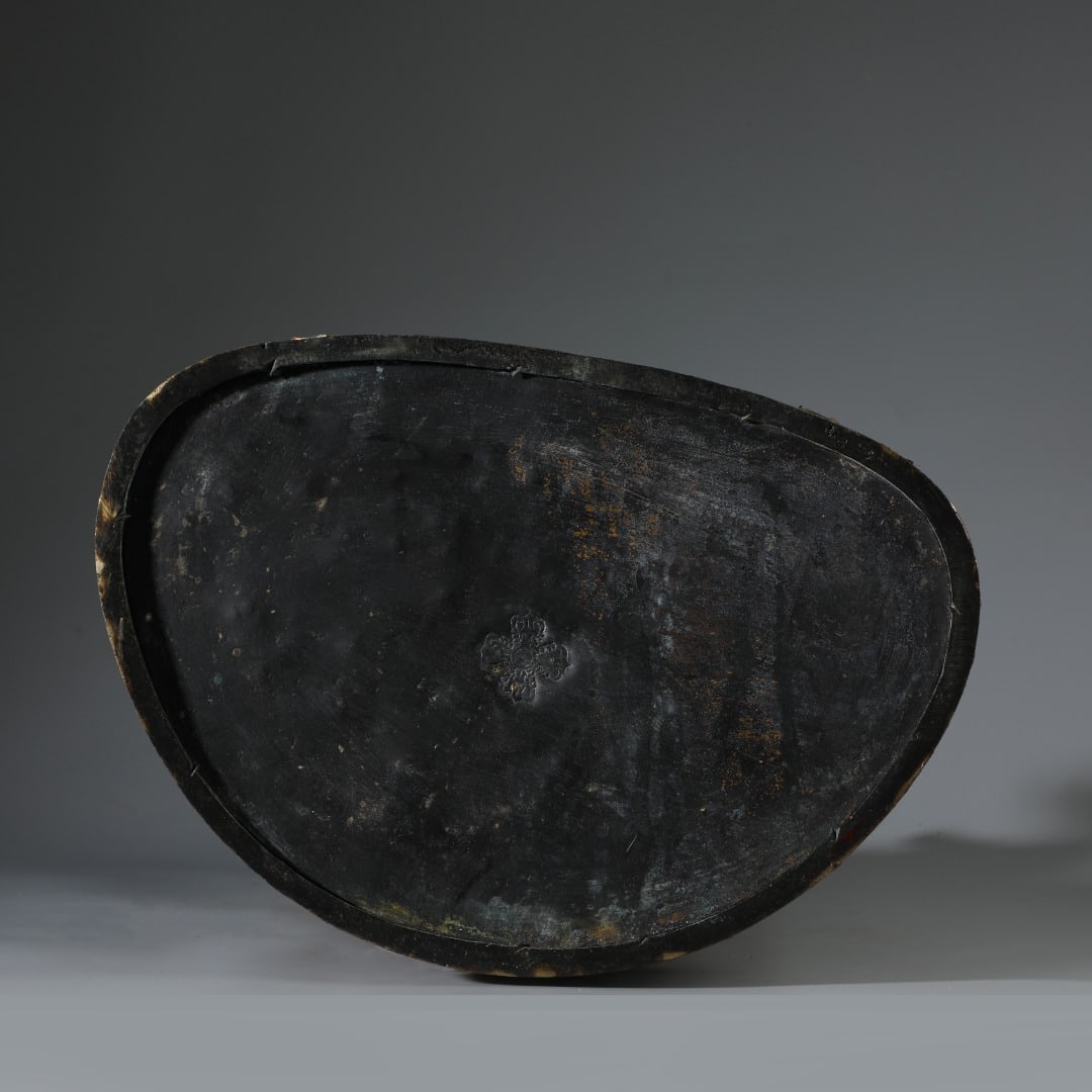 An Exquisite Gold-splashed Gilt Bronze Octagonal Box with Dragon Pattern: An Exquisite Gold-splashed Gilt Bronze Octagonal Box with Dragon Pattern,Chinese,Ming Dynasty,Six-character Xuande mark,Size:3.9inx8.3in,Weight:4750g,铜鎏金洒金龙&#