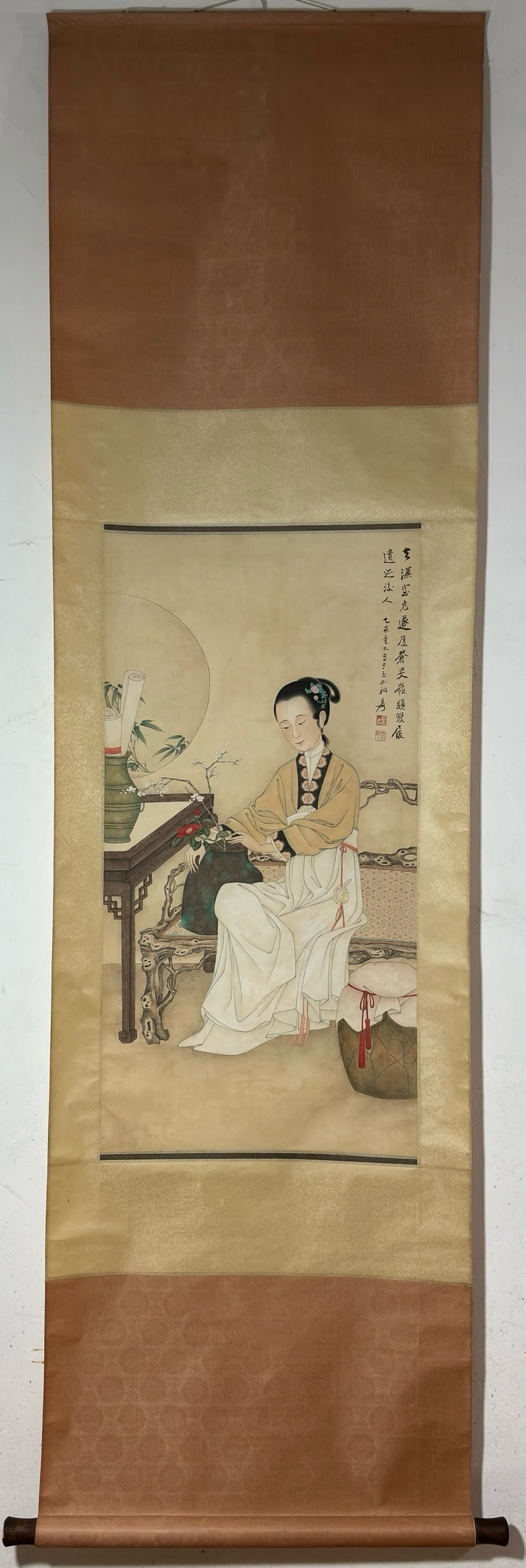 A ChineseInk?on?SilkHangingScroll,BeautyFigure: A ChineseInk‑on‑SilkHangingScroll,BeautyFigure,Zhang Daqian,Without frame Size:34.3inx17.3in,一副中国水墨仕女图绢本立