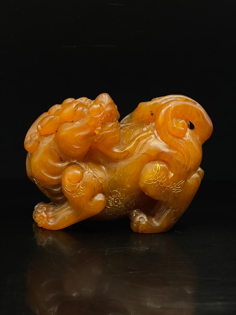 A Fine Tianhuang Stone Auspicious Beast Ornament (1 of 8)