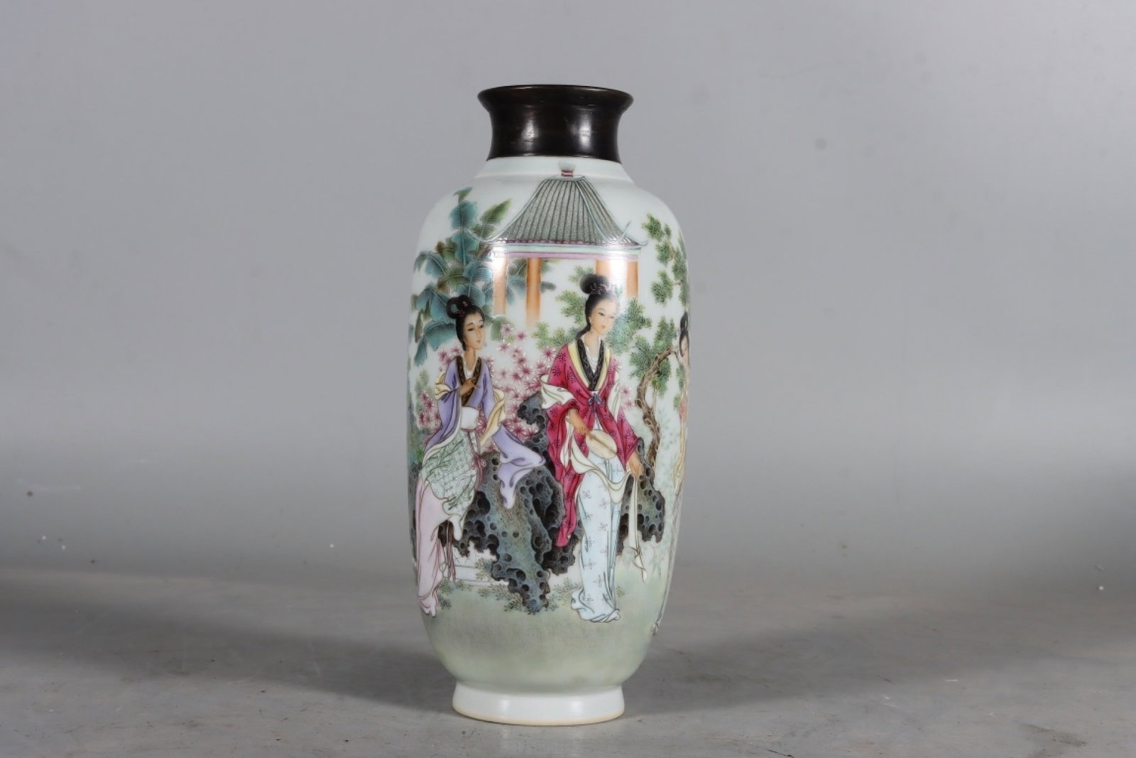 A Fine Famille Rose Lantern Vase With Tin-bound Rim Depicting Twelve Beauties: A Fine Famille Rose Lantern Vase With Tin-bound Rim Depicting Twelve Beauties,Qing Dynasty,China,Yongzheng Six-character Mark,Size:8.3inx3.9in,粉彩十二金钗仕&