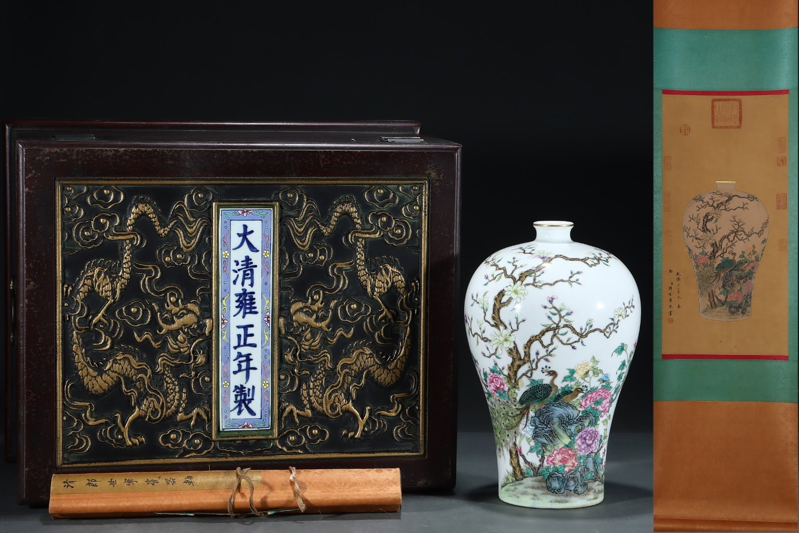 An Exquisite Gold-Painted Plum Vase With Famille Rose Flower,Bird And Poetic Inscription Patterns: An Exquisite Gold-Painted Plum Vase With Famille Rose Flower,Bird And Poetic Inscription Patterns,Qing Dynasty,China,Yongzheng Six-character Mark,Size:12.6inx7.9in,粉彩花鸟#