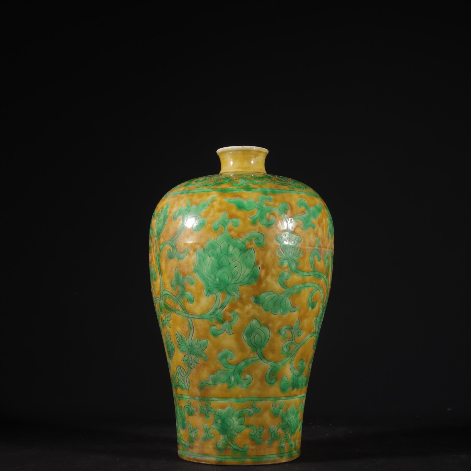 An Exquisite Yellow Glaze Green Enamel Vase: An Exquisite Yellow Glaze Green Enamel Vase,Ming Dynasty,China,Size:9.8inx5.9in,黄釉绿彩梅瓶,中国明代,尺寸:9.8inx5.9in
