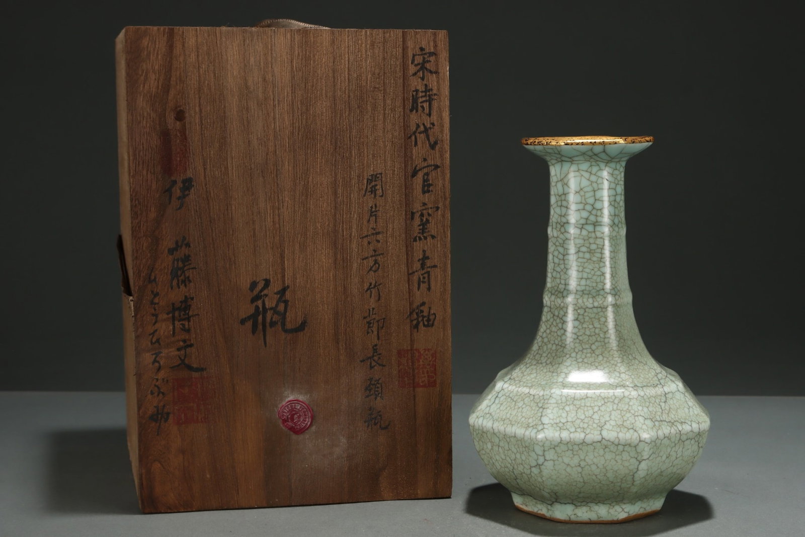 An Exquisite Hexagonal Bamboo-Joint Long-Neck Crackled Guan Kiln Celadon Vase Inscribed With Emperor: An Exquisite Hexagonal Bamboo-Joint Long-Neck Crackled Guan Kiln Celadon Vase Inscribed With Emperor Qianlong's Imperial Poems,Song Dynasty,China,Size:9.3inx6.2in,官窑青釉ó