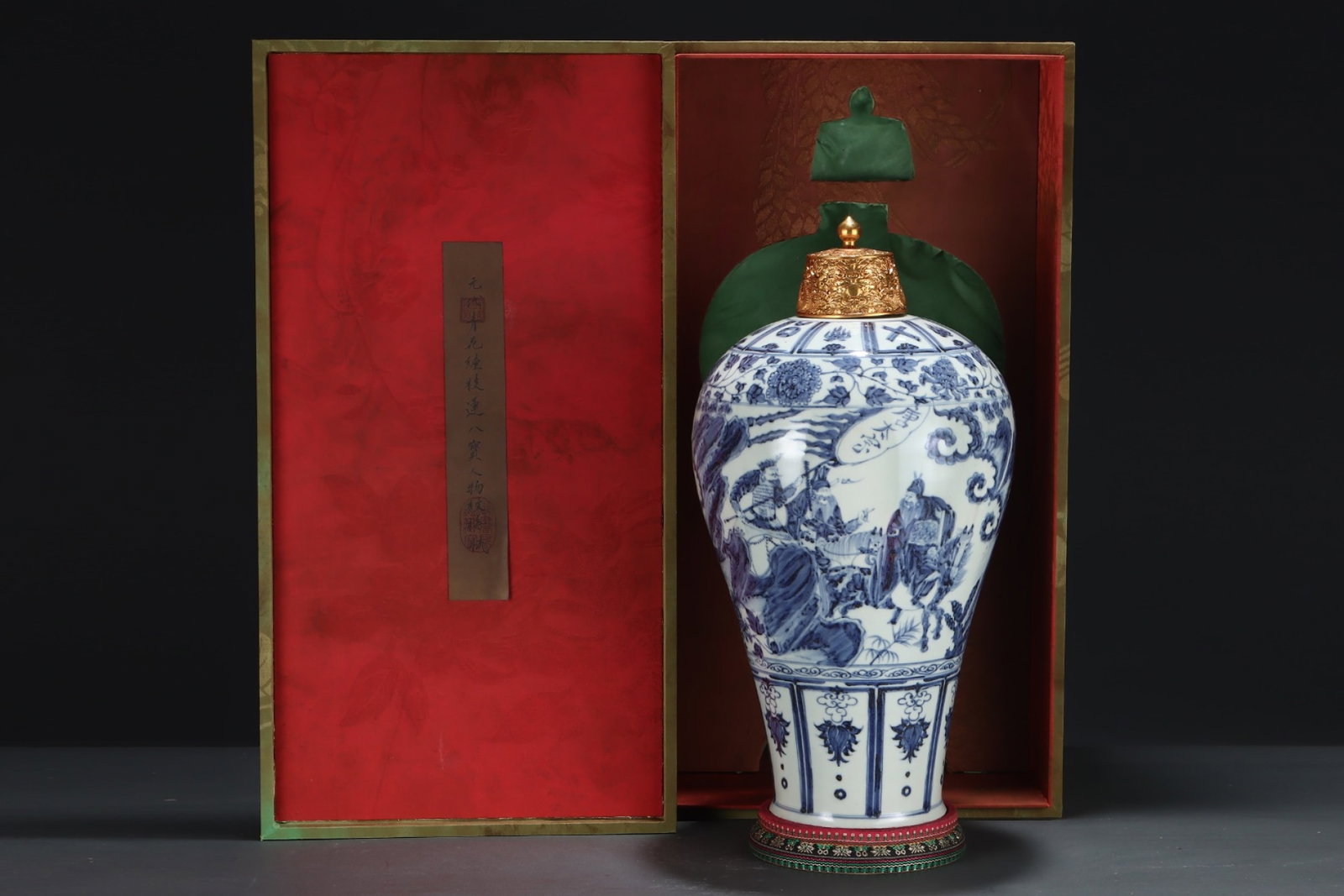 An Exquisite Blue And White Prunus Vase Decorated With Interlocking Lotus,Eight Treasures And Figure: An Exquisite Blue And White Prunus Vase Decorated With Interlocking Lotus,Eight Treasures And Figure Motifs,Yuan Dynasty,China,Size:19.5inx10.4in,青花缠枝莲八ऩ