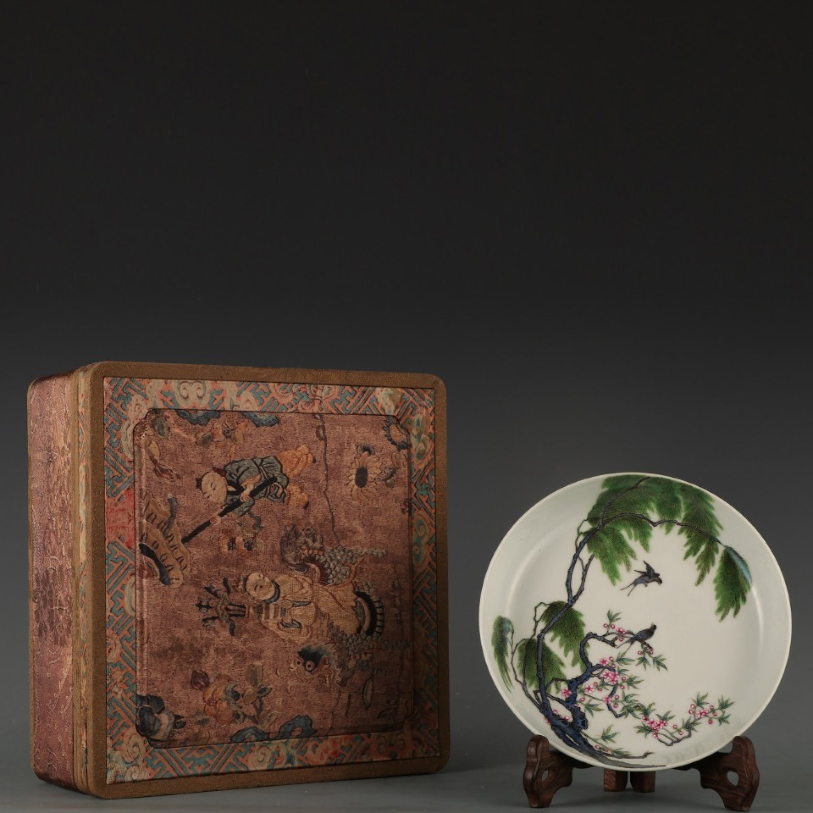 A Fine Famille Rose Plate On Turquoise Green Ground: A Fine Famille Rose Plate On Turquoise Green Ground,Qing Dynasty,China,Yongzheng Six-character