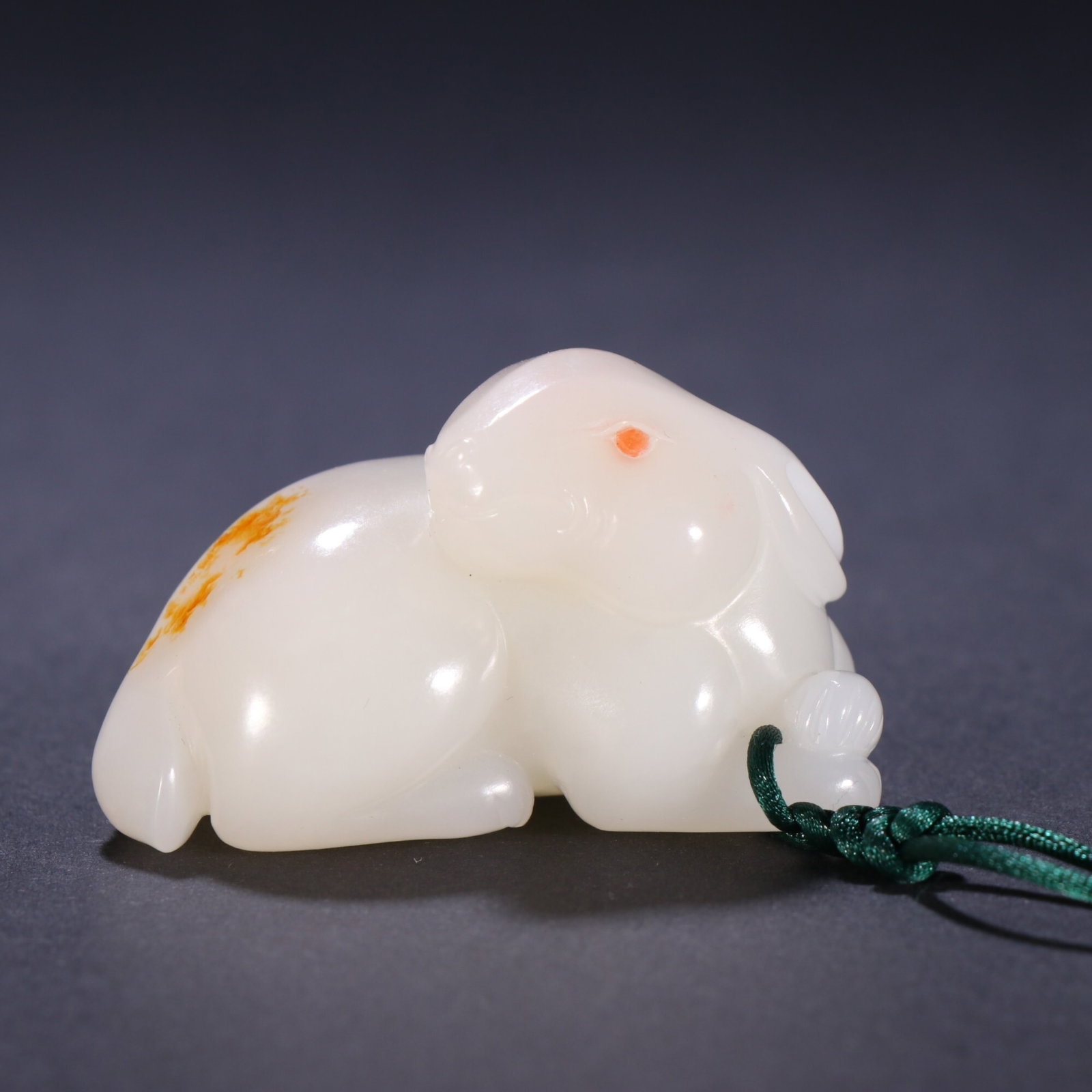 An Exquisite Skin-Retained White Jade Jade Hare Hand Piece (1 of 9)