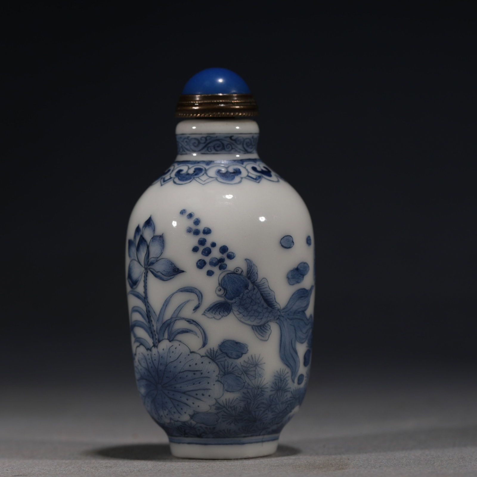 A Chinese Blue and White Porcelain Ovoid Snuff Bottle with Lotus and Fish,Yongzheng Mark (1 of 6)