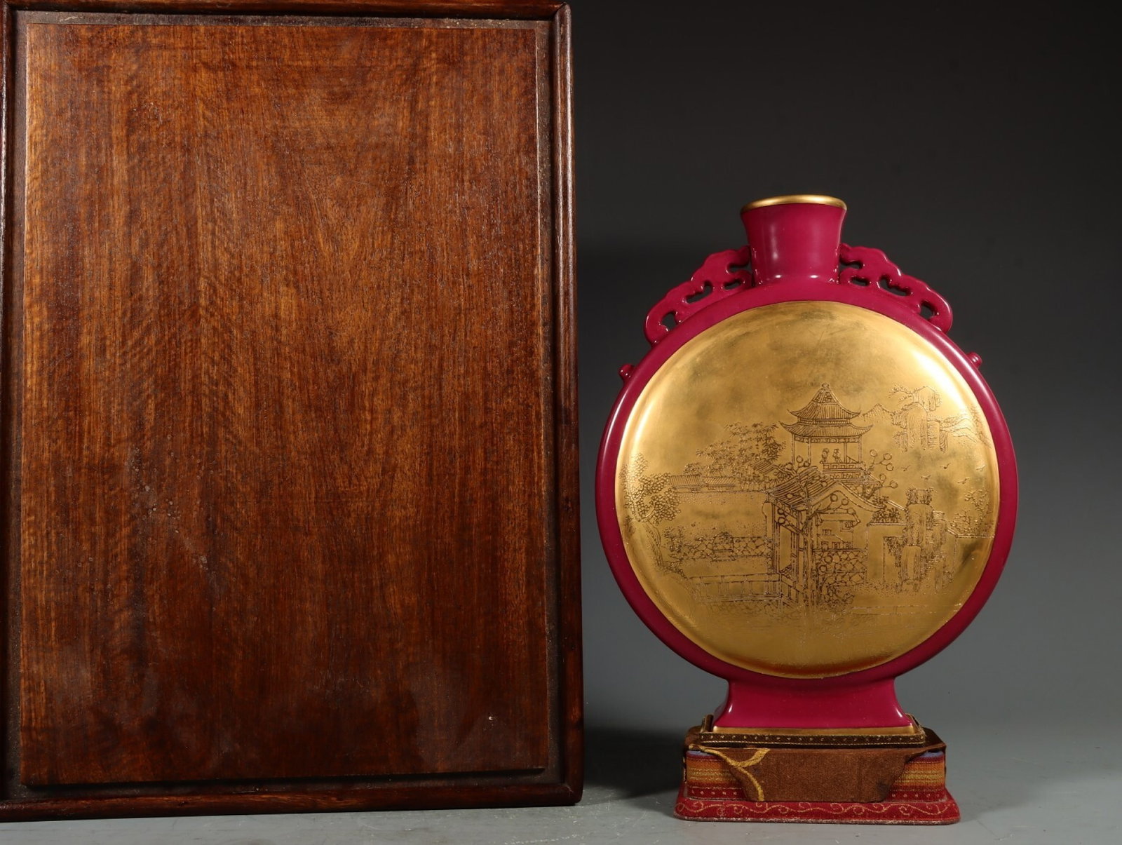 A Fine Gilt-decorated Rouge Red Vase With Double Ears: A Fine Gilt-decorated Rouge Red Vase With Double Ears,Qing Dynasty,China,Qianlong Six-character