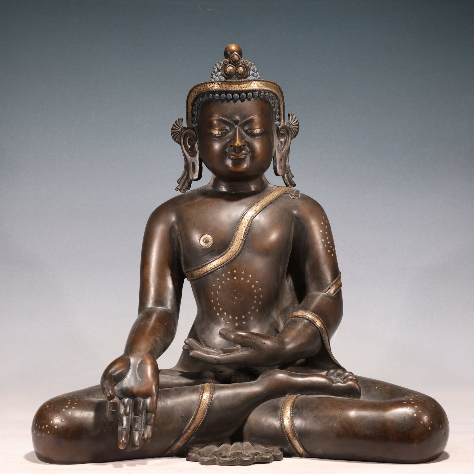 A Solemn Gilt Bronze Inlaid Silver Statue of Sakyamuni: A Solemn Gilt Bronze Inlaid Silver Statue of Sakyamuni,Qing Dynasty, China,Size:17.7inx9.8inx19.7in,Weight:19250g