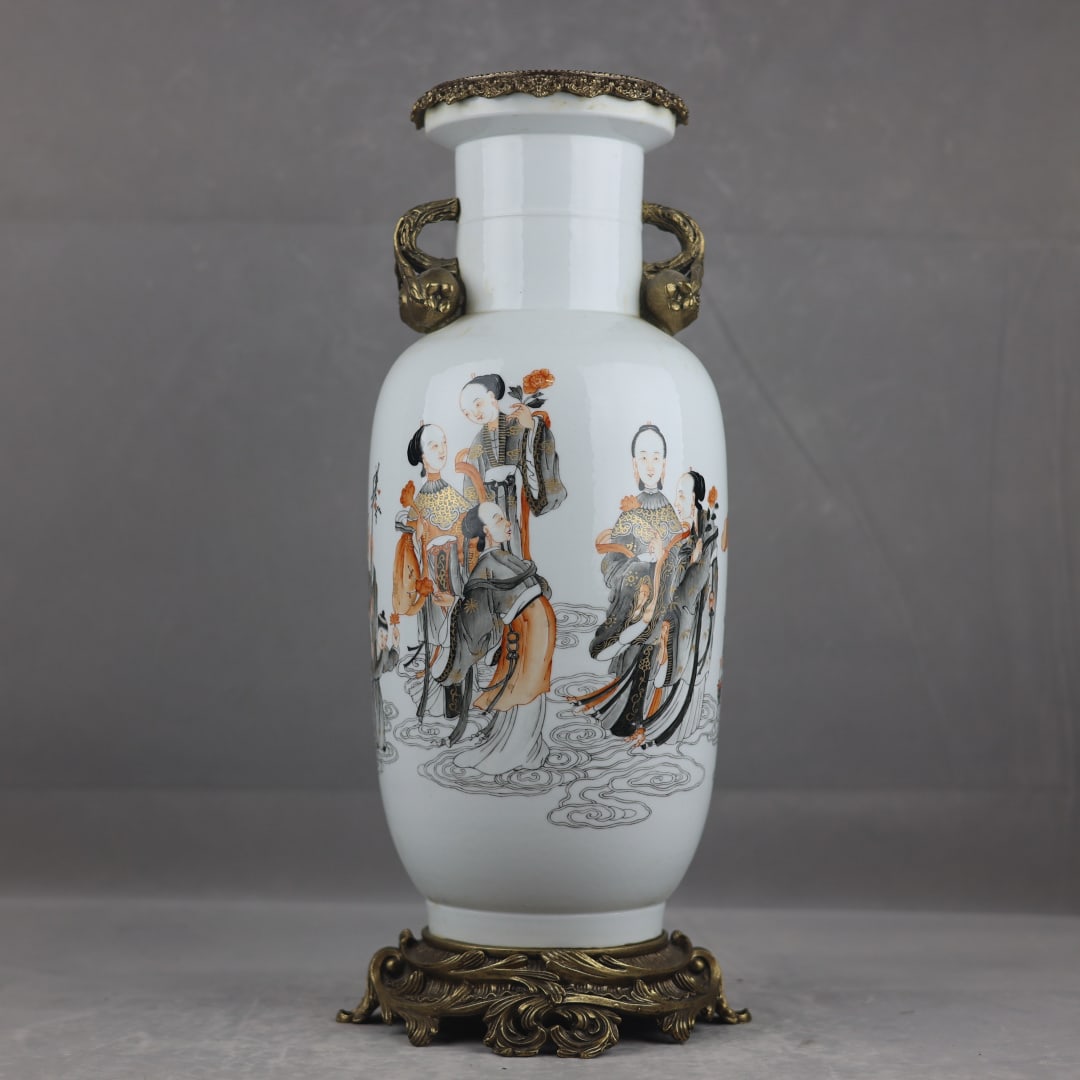 An Exquisite Ink And Iron Red Gilded Mallet Vase With Plate Mouth,Copper Gilded Pomegranate: An Exquisite Ink And Iron Red Gilded Mallet Vase With Plate Mouth,Copper Gilded Pomegranate Ears,Immortals Celebrating Birthday Pattern,China Qing Dynasty,Six-Character Qianlong Mark,Dimensions:18.1in