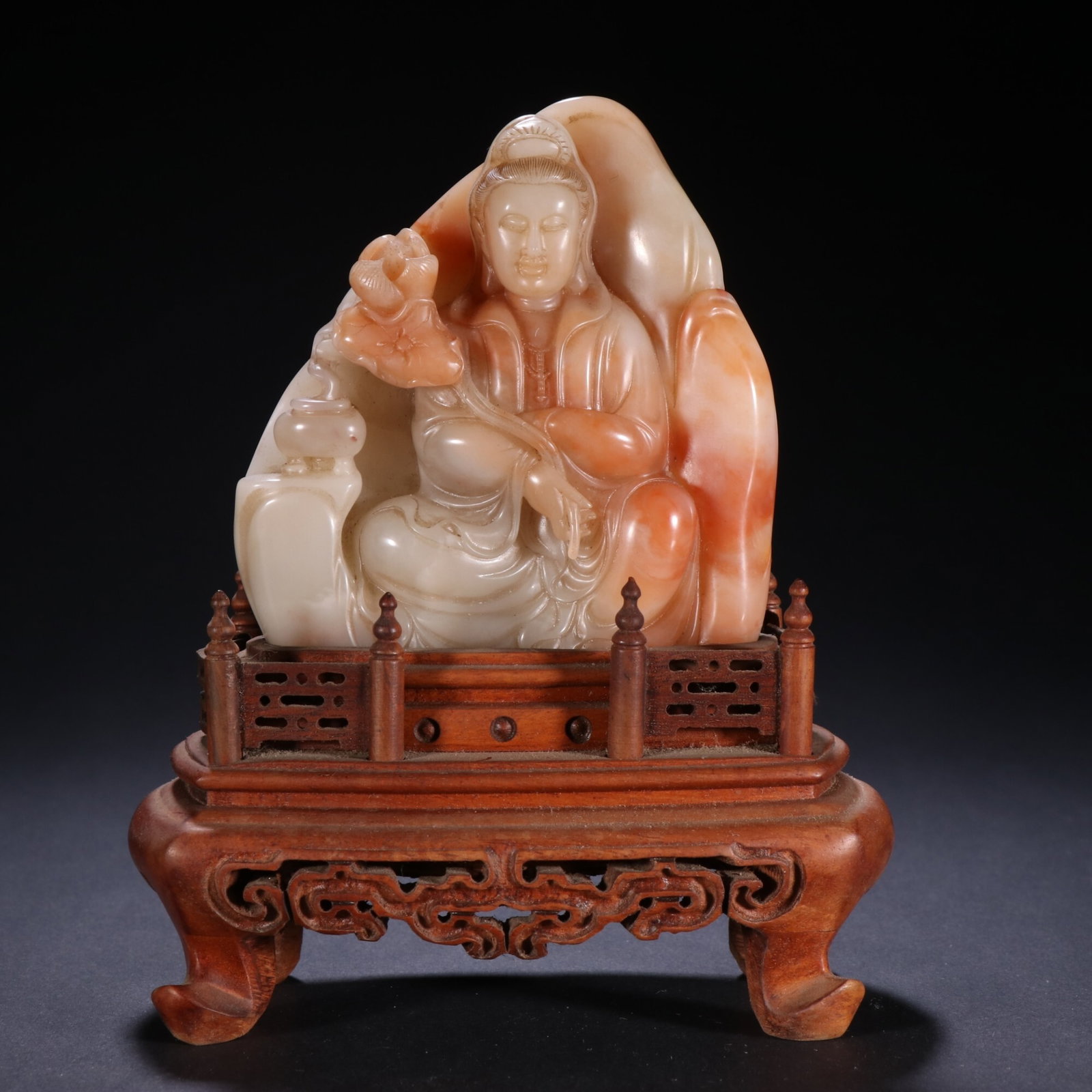 An Exquisite Furong Stone Ornament Of Guanyin Holding Lotus (1 of 9)