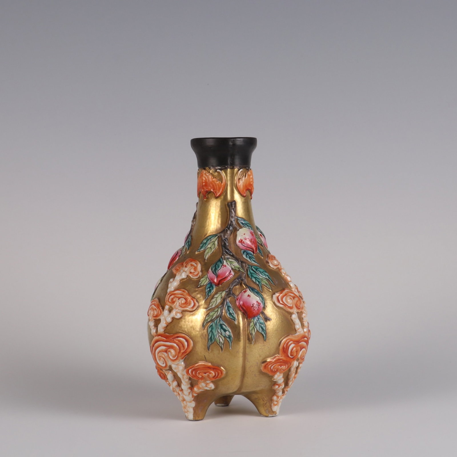 An Exquisite gold ground famille rose applied fortune longevity melon-shaped vase,: An Exquisite gold ground famille rose applied fortune longevity melon-shaped vase,Qing Dynasty, China,Qianlong Six-character Mark,Size:7.3inx4.3in,金地粉彩堆塑ķ