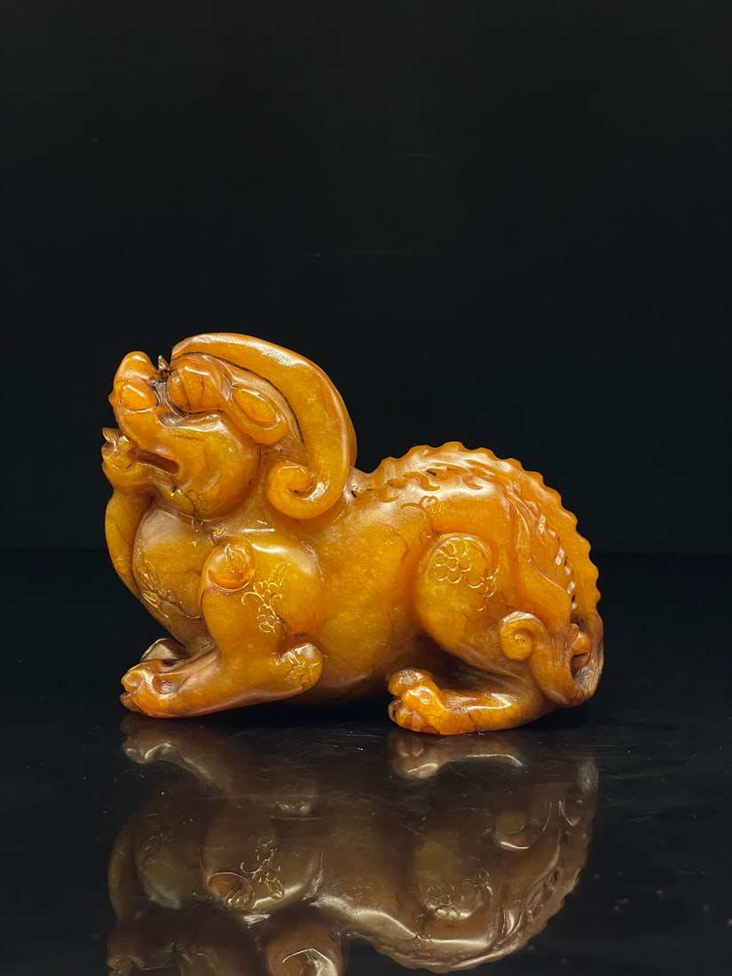 A Fine Tianhuang Stone Pi?Yao Ornament: A Fine Tianhuang Stone Pi‑Yao Ornament,Qing Dynasty Of China,With Inscription,Dimensions:3.7inx1.5inx2.8in,Weight:264g,田黄石貔貅摆件,中国&#