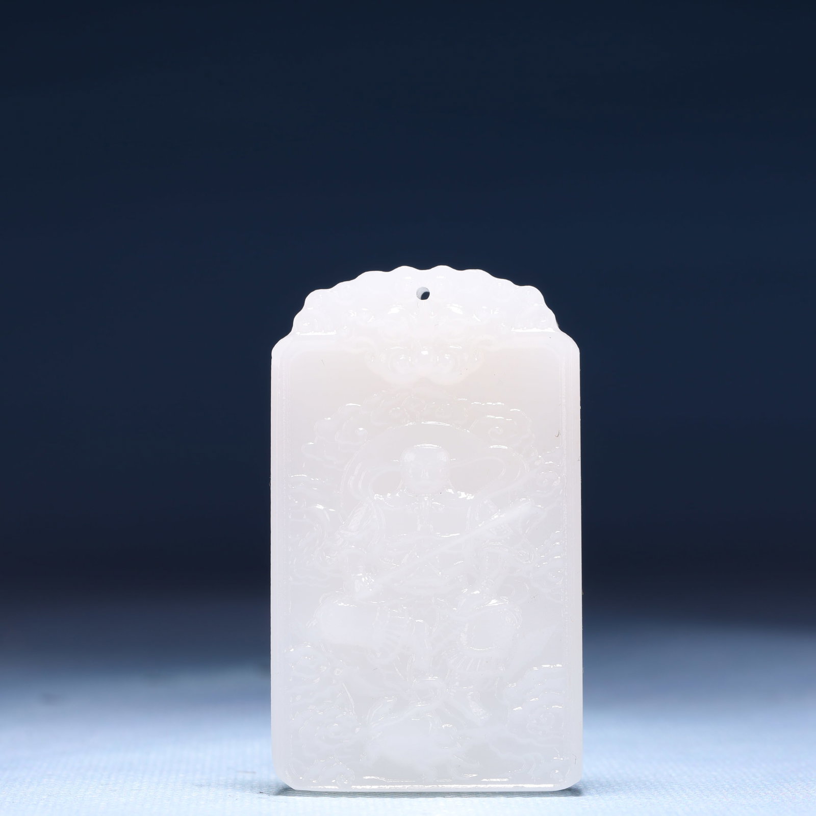 An Exquisite White Jade Statue of Mammon Pendant: An Exquisite White Jade Statue of Mammon Pendant,Size:4cmx1cmx6cm,Weight:51g 白玉财神像牌