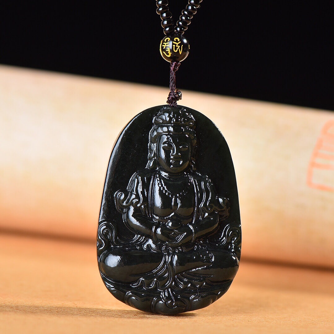 An Exquisite Bronze-Gold Plated Inlaid Agate Statue of Avalokitesvara Necklace,Inlaid Diamond: An Exquisite Aquamarine Flower Pattern Pendant,Size:38mmx22mmx14mm,Total Weight:19g 海蓝宝花卉纹吊坠