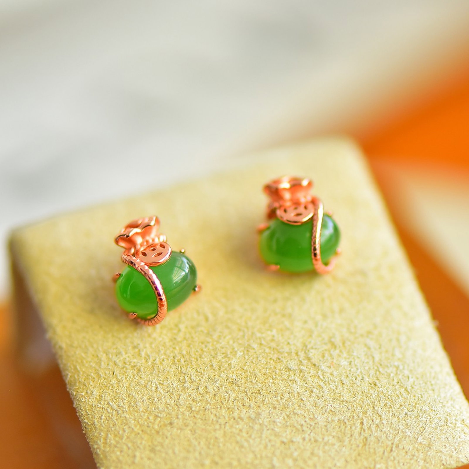 An Exquisite Six Eyes Dzi Bead Pendant: An Exquisite Six Eyes Dzi Bead Pendant，Size：52mmx16mm，Weight：23g 六眼天珠挂件