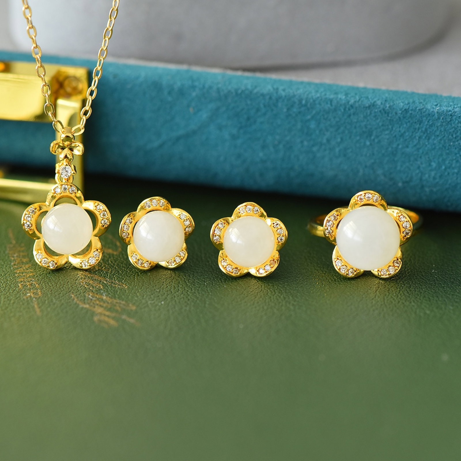 An Exquisite Pendant - 4