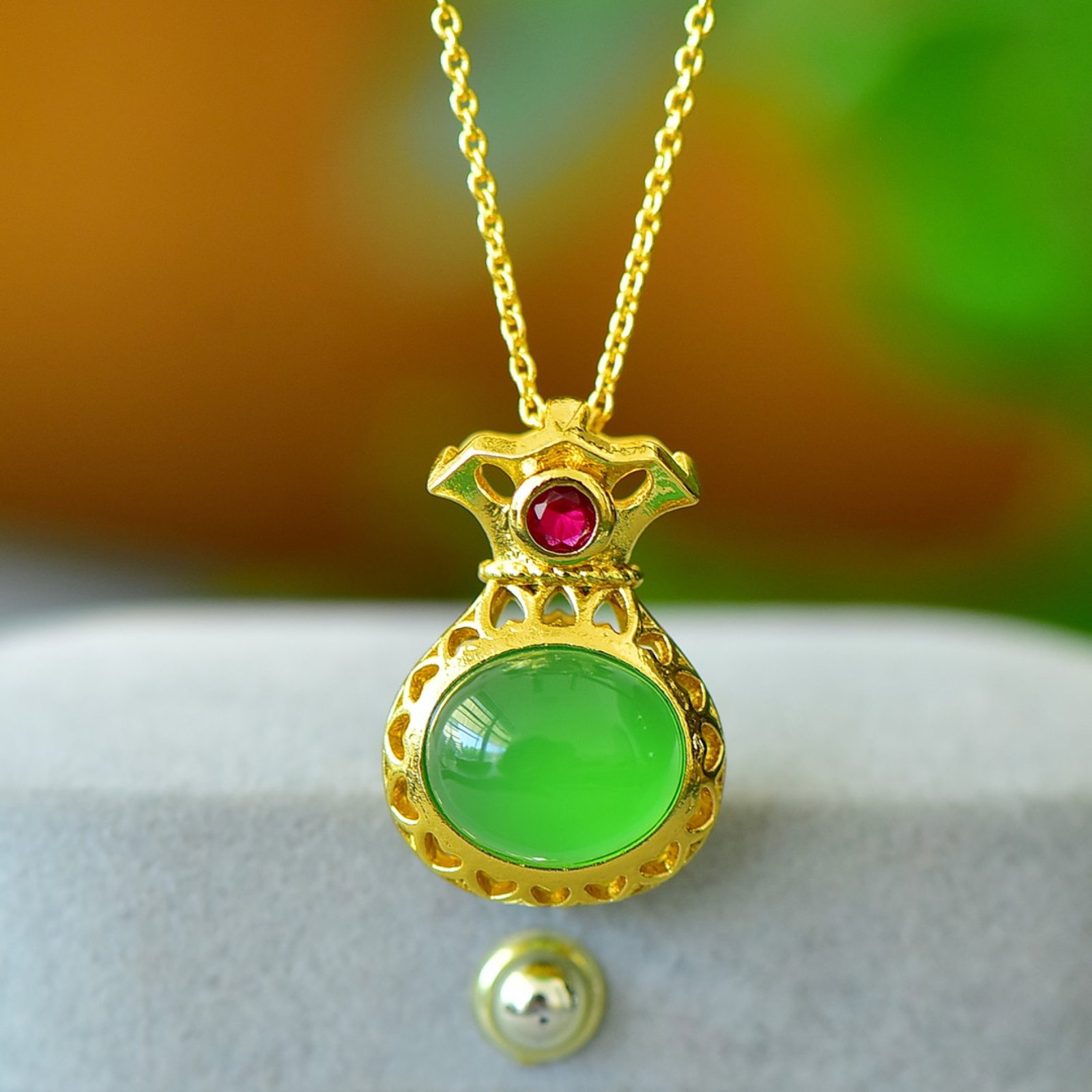 A Set of Fine Sterling Silver-Gold Plated Inlaid Jasper Jewelrys: An Exquisite White Jade Pig Pattern Pendant,Size:30mmx50mm (寓意)吉祥 平平安安 白玉猪纹吊坠