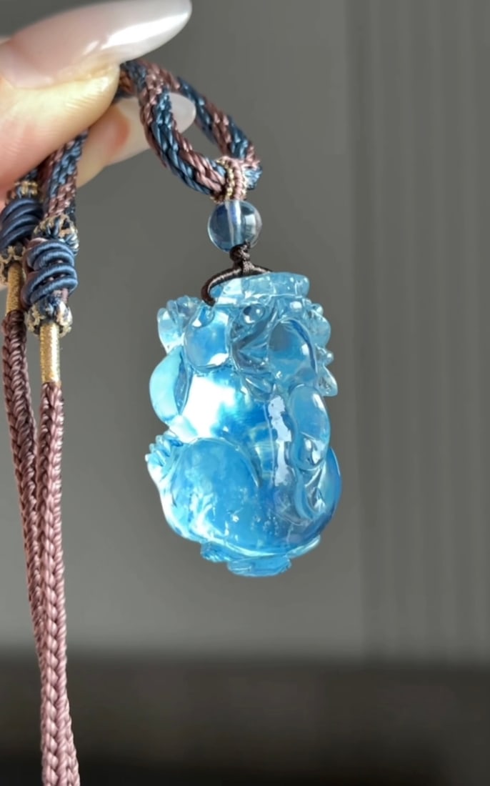 An Exquisite Cinnabar Figure Pattern Pendant - 2