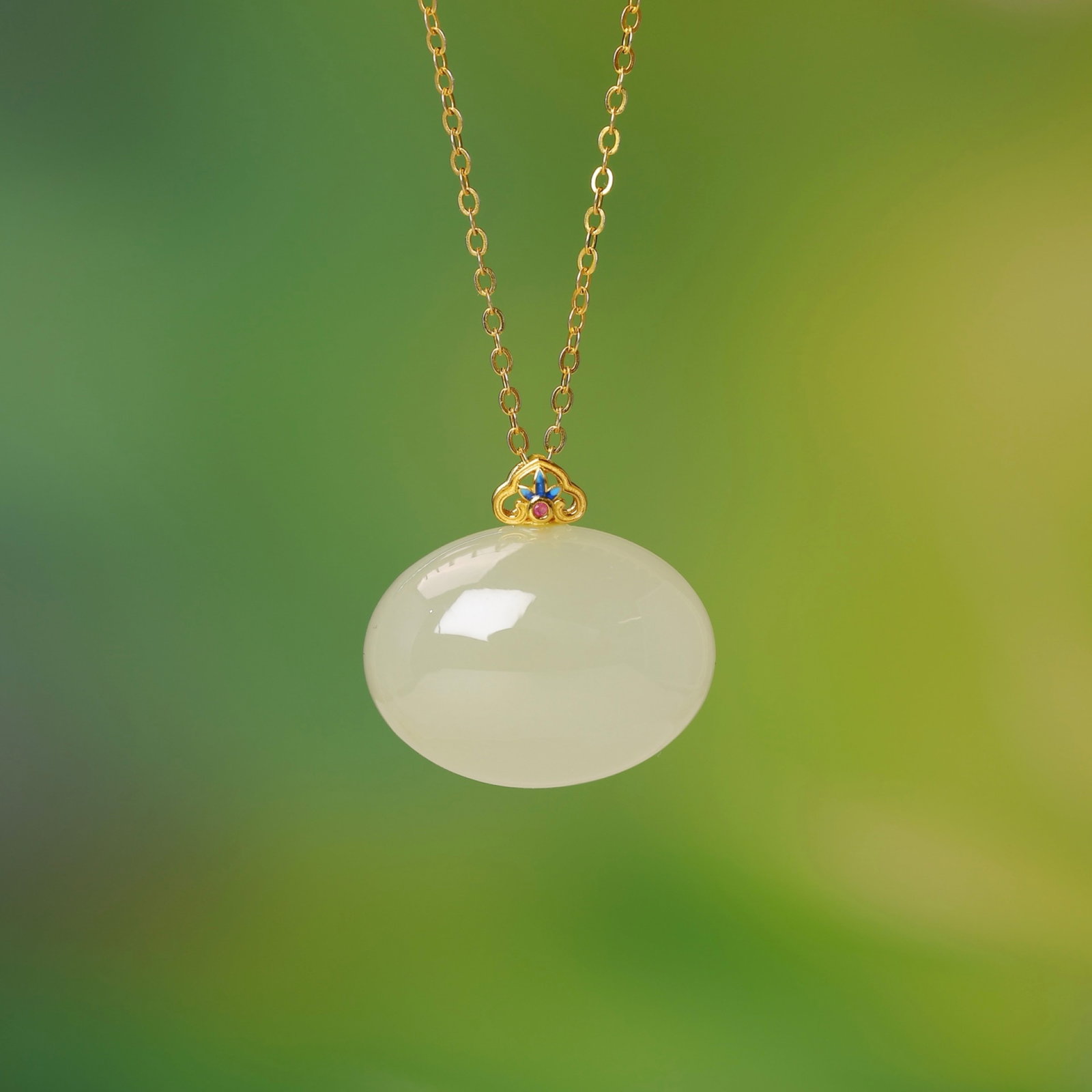 An Exquisite Pendant,Inlaid Diamond: An Exquisite Dzi Bead Bracelets，Size：17mmx13mm，Weight：45g 天珠手链