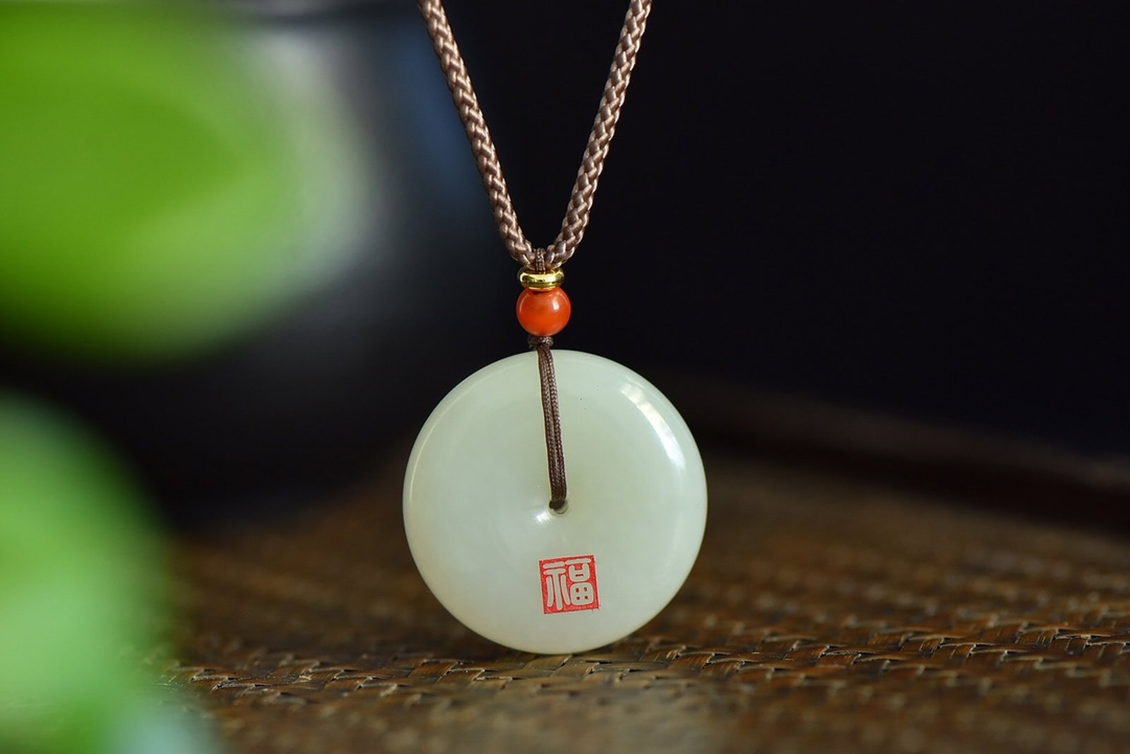 An Exquisite Greenish Jade Pendant: An Exquisite Greenish Jade Pendant,Size:25mmx25mm 寓意:吉祥平安扣,玉脂白润,无裂无纹