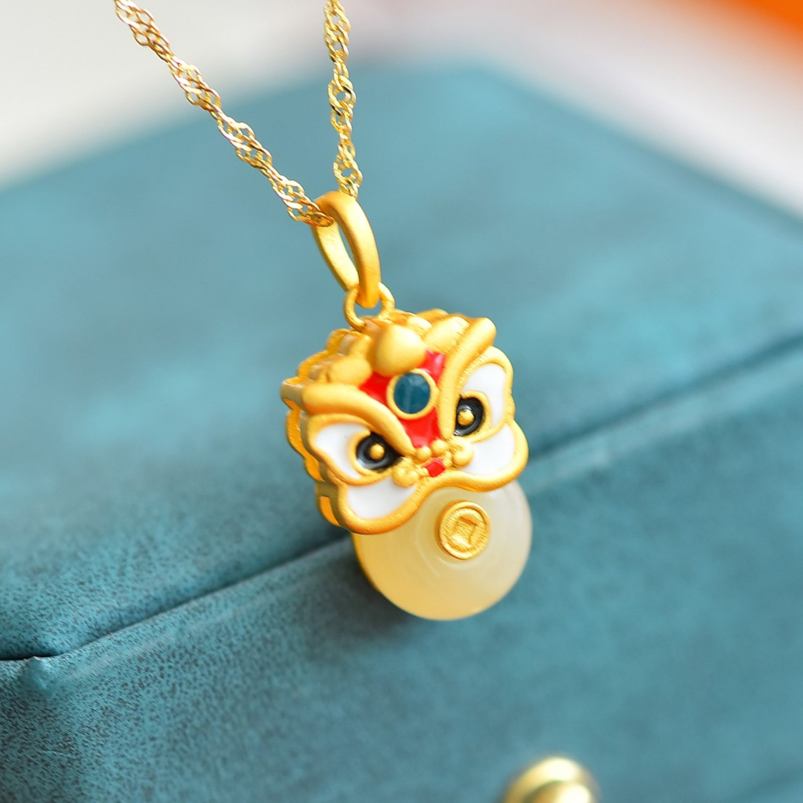 An Exquisite Sterling Silver-Gold Plated Inlaid White Jade Pendant: Sterling Silver-Gold Plated Inlaid White Jade Pendant , Size :10mmx10mm 纯银镀金镶白玉吊坠,尺寸:10mmx10mm
