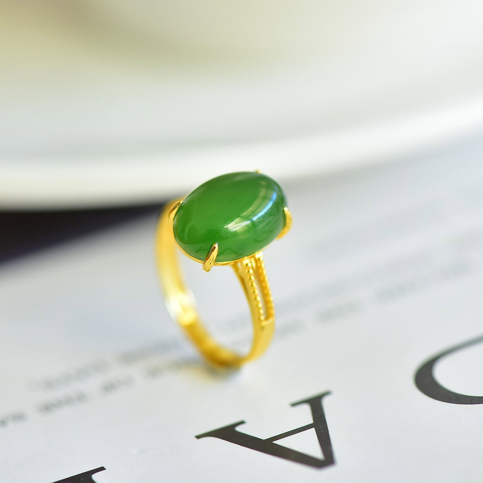 An Exquisite Sterling Silver-Gold Plated Inlaid Jasper Ring: An Exquisite Sterling Silver-Gold Plated Inlaid Jasper Ring,Size:10mmx14mm 纯银镀金镶碧玉戒指