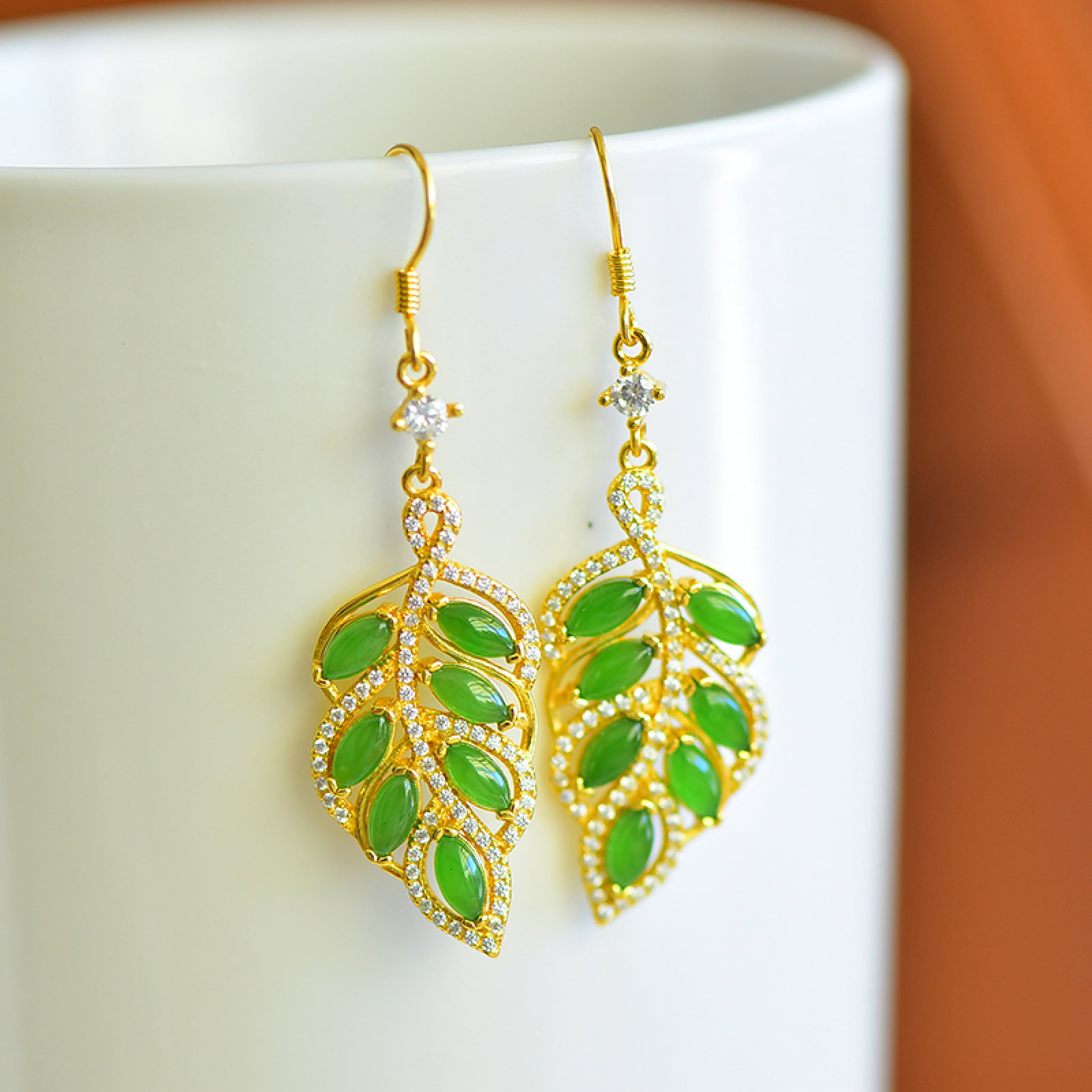 An Exquisite Sterling Silver-Gold Plated Inlaid Agate Pendant,Inlaid Jasper: A Pair of Exquisite Sterling Silver-Gold Plated Inlaid Jasper Earrings,Inlaid Diamond,Size:3mmx5mm