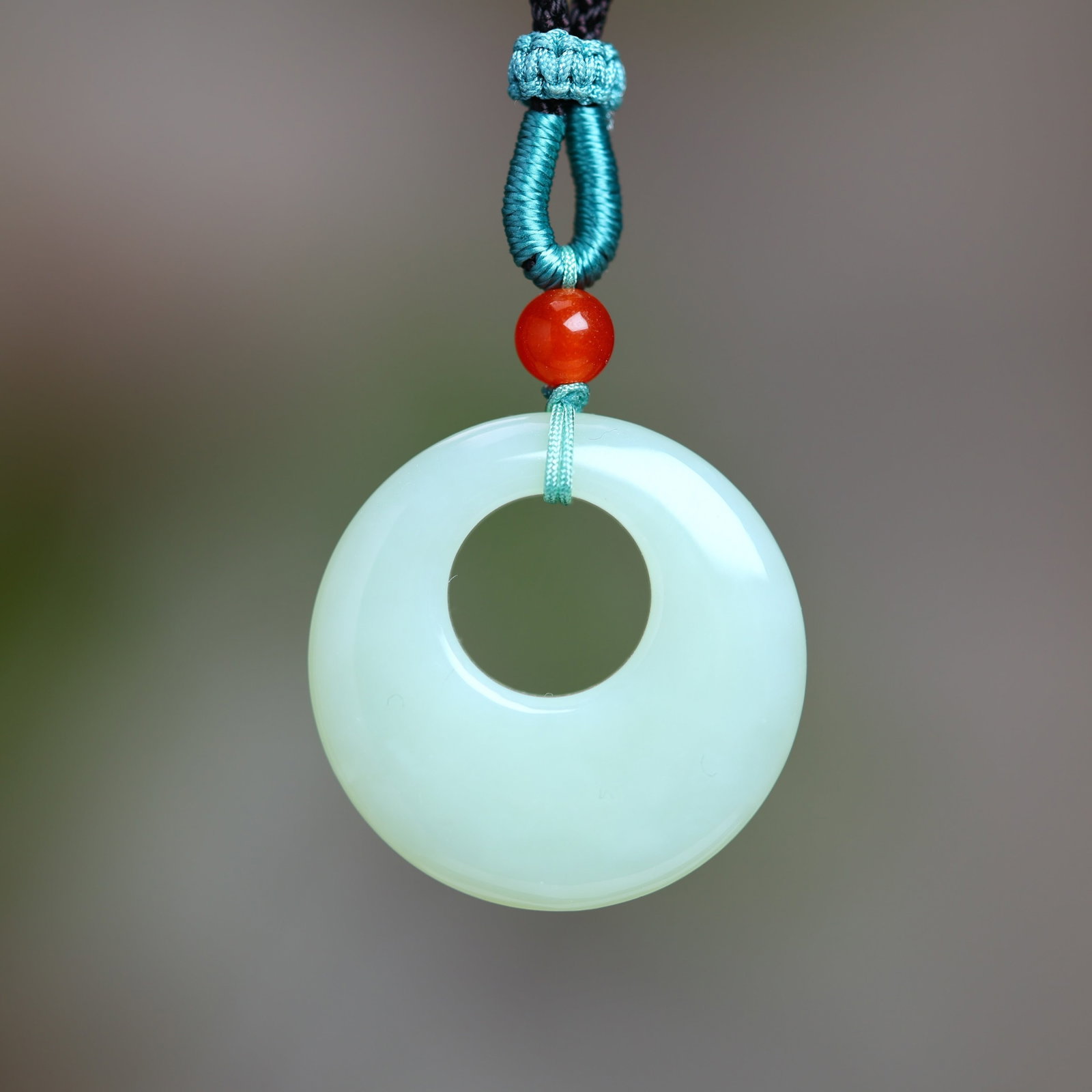 An Exquisite White Jade Pendant: An Exquisite White Jade Pendant,Size:25mmx25mm (寓意)吉祥保平安 美丽无极限 白玉吊坠