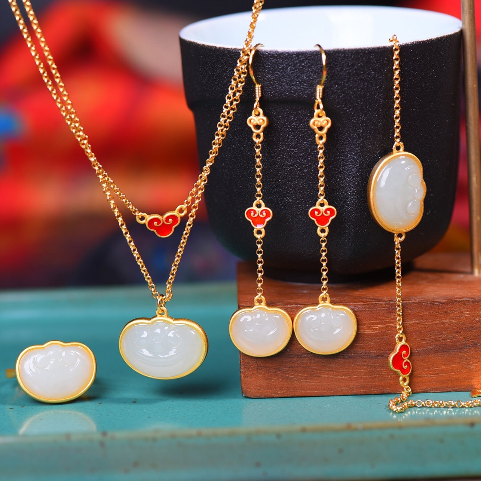 A Set of Fine Sterling Silver-Gold Plated Inlaid Jasper Jewelrys: A Set of Fine Sterling Silver-Gold Plated Inlaid Jasper Jewelrys,Size:(Ring)12mmx16mm,(Earrings)10mmx12mm,(Pendant)18mmx13mm,(Bracelet)12mmx16mm