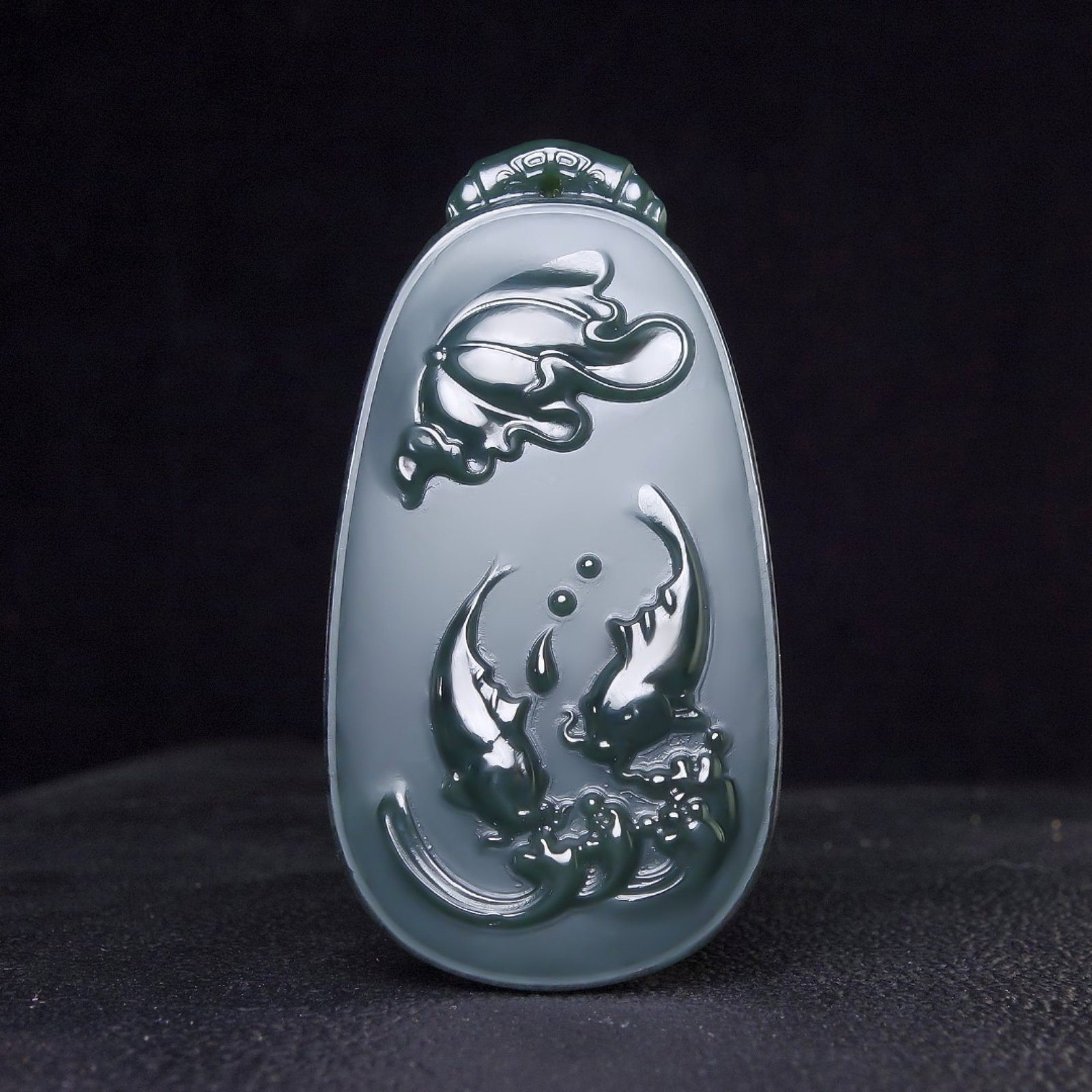 An Exquisite White Jade Bracelets: An Exquisite Greenish Jade Fish Pattern Pendant,Size:54mmx29mmx9mm 青玉鱼纹挂件